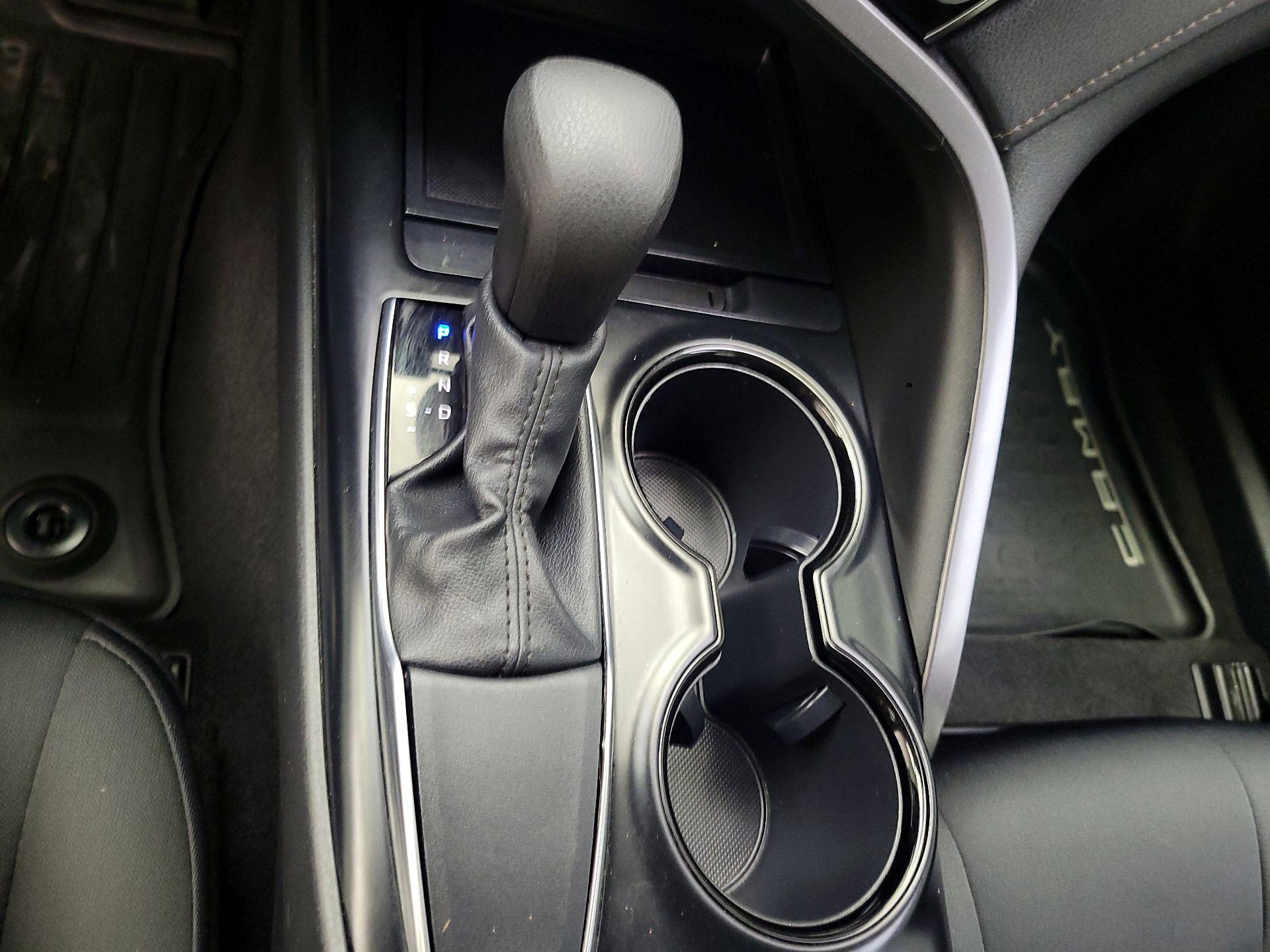 Thumbnail: 2020 Toyota Camry - 15