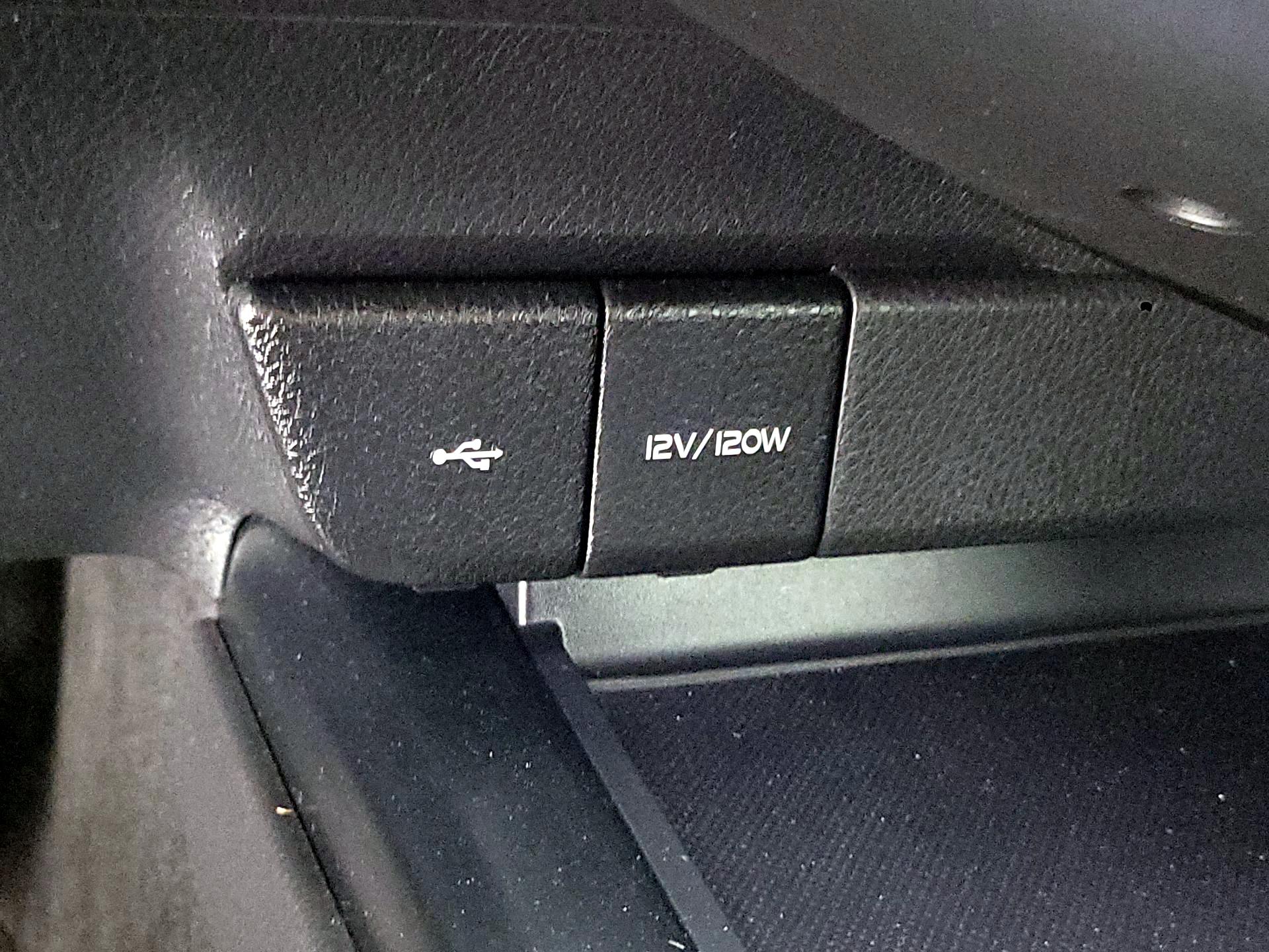 Thumbnail: 2020 Toyota Camry - 16