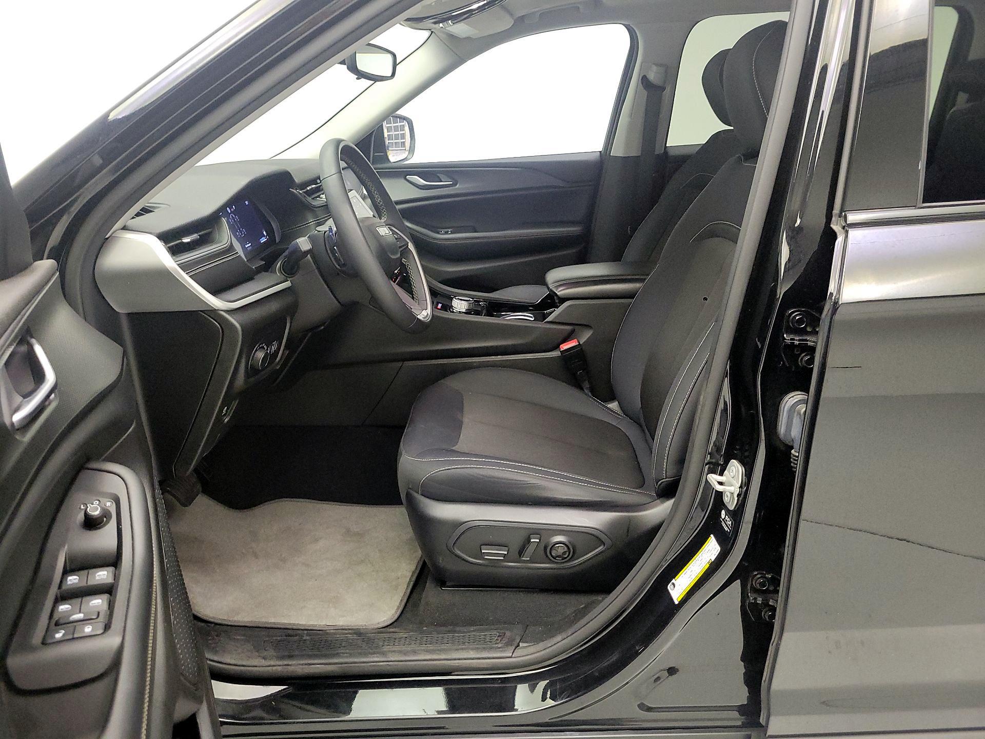 Thumbnail: 2023 Jeep Grand Cherokee L - 9