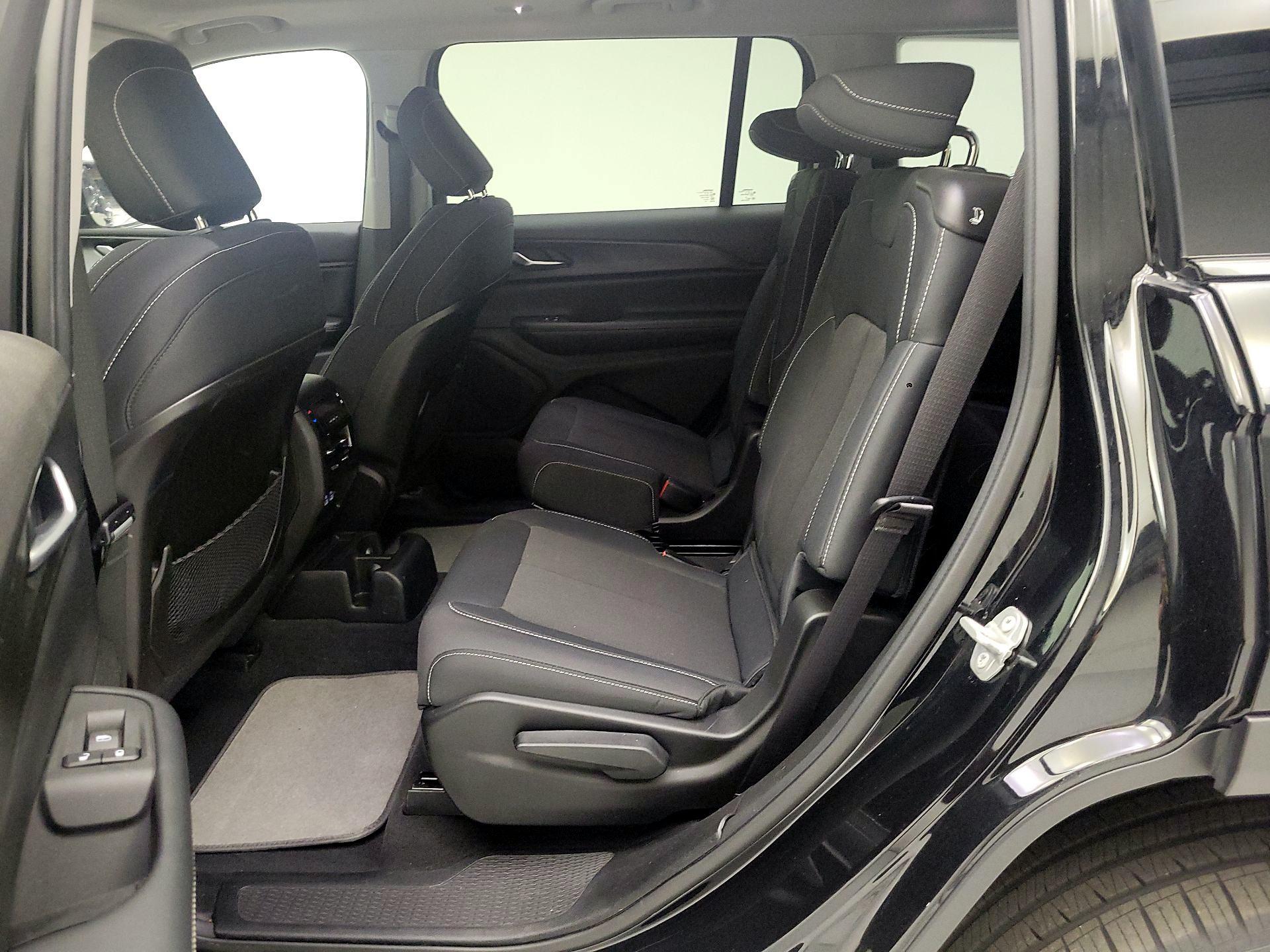 Thumbnail: 2023 Jeep Grand Cherokee L - 17