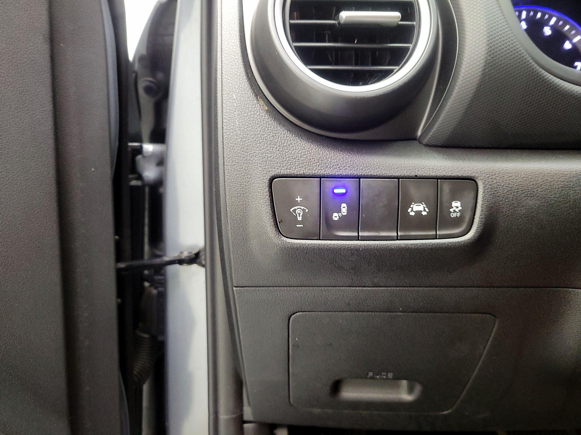 Thumbnail: 2020 Hyundai Kona - 11