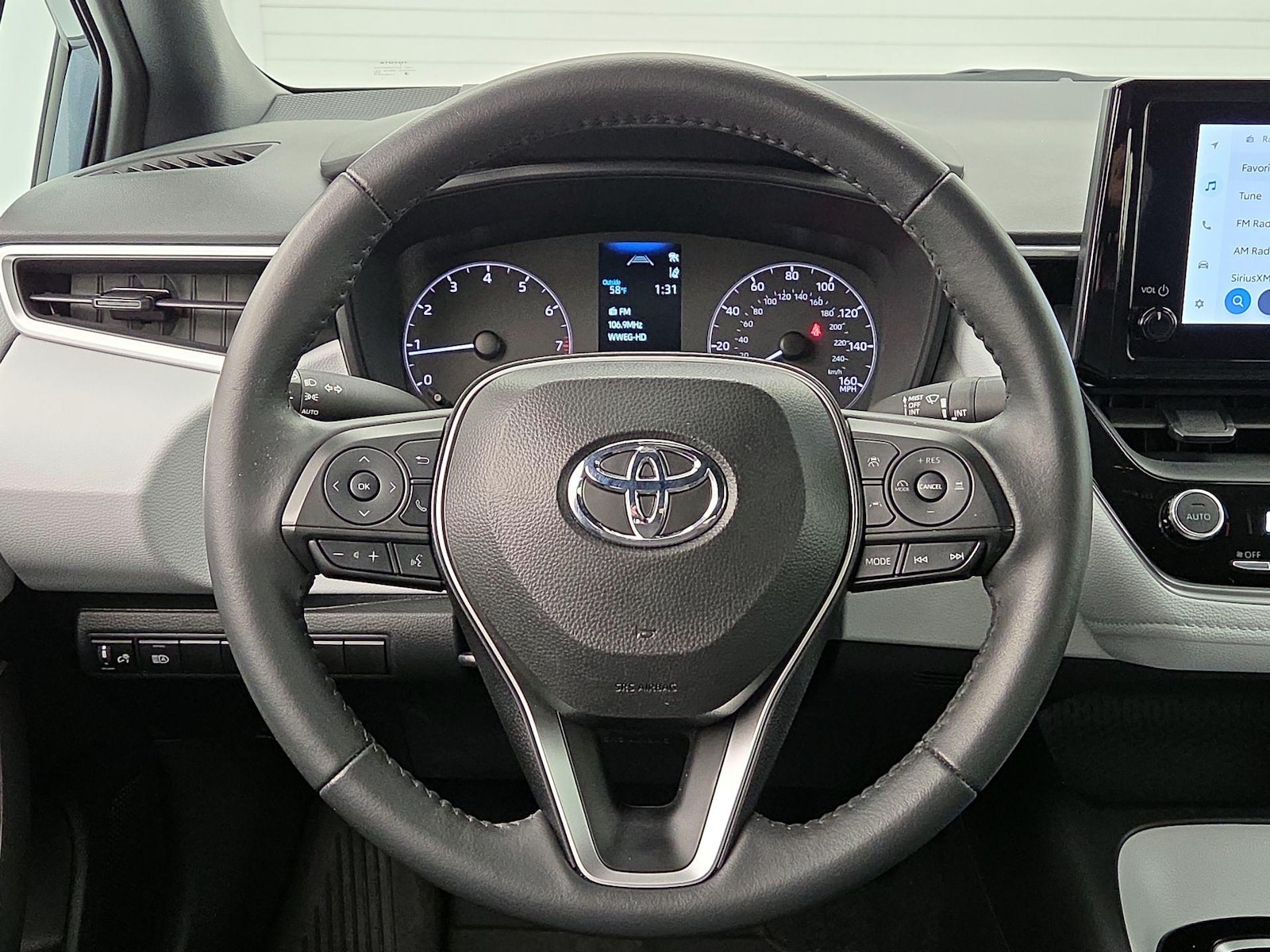 2024 Toyota Corolla SE - Photo 11