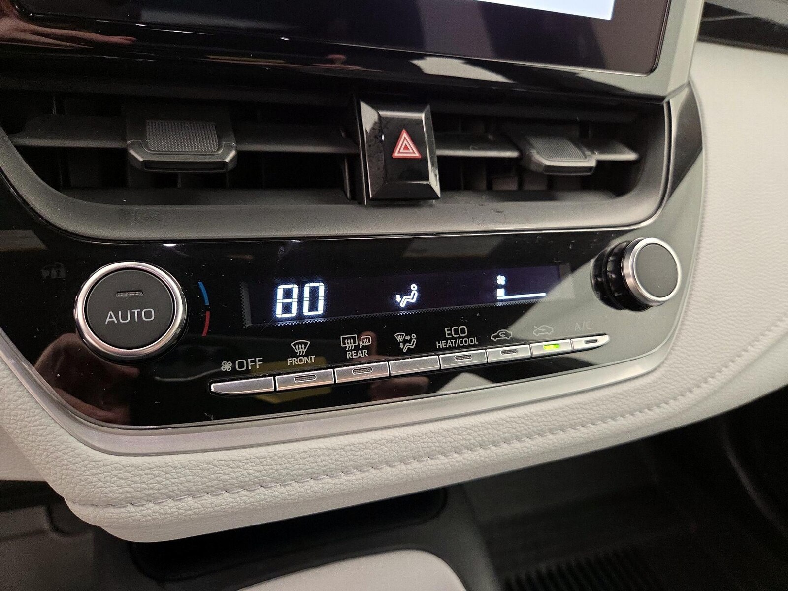 2024 Toyota Corolla SE - Photo 17