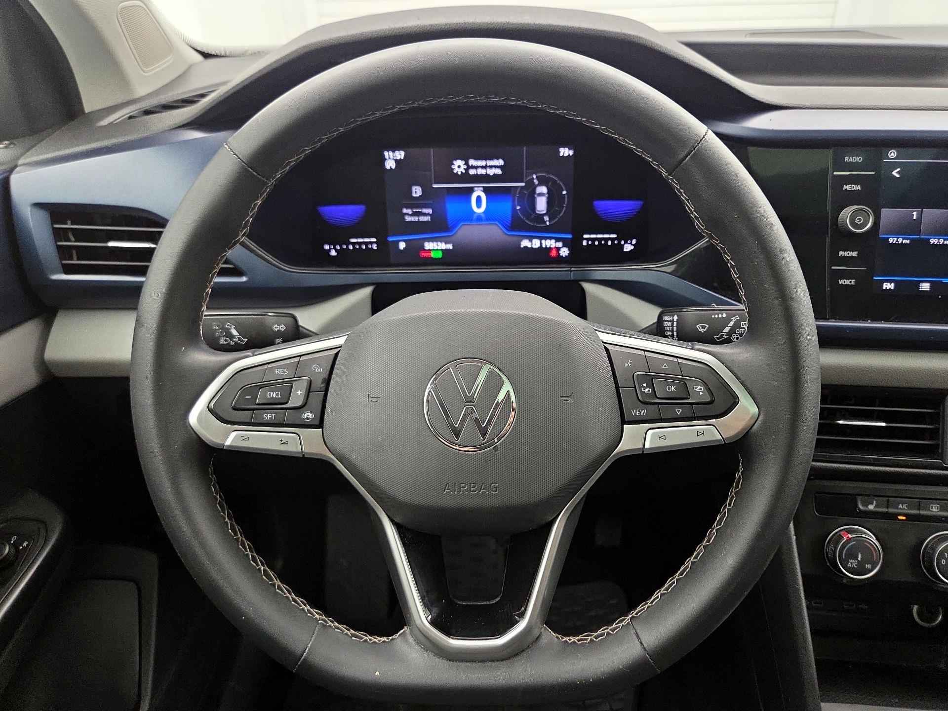 Thumbnail: 2022 Volkswagen Taos - 10