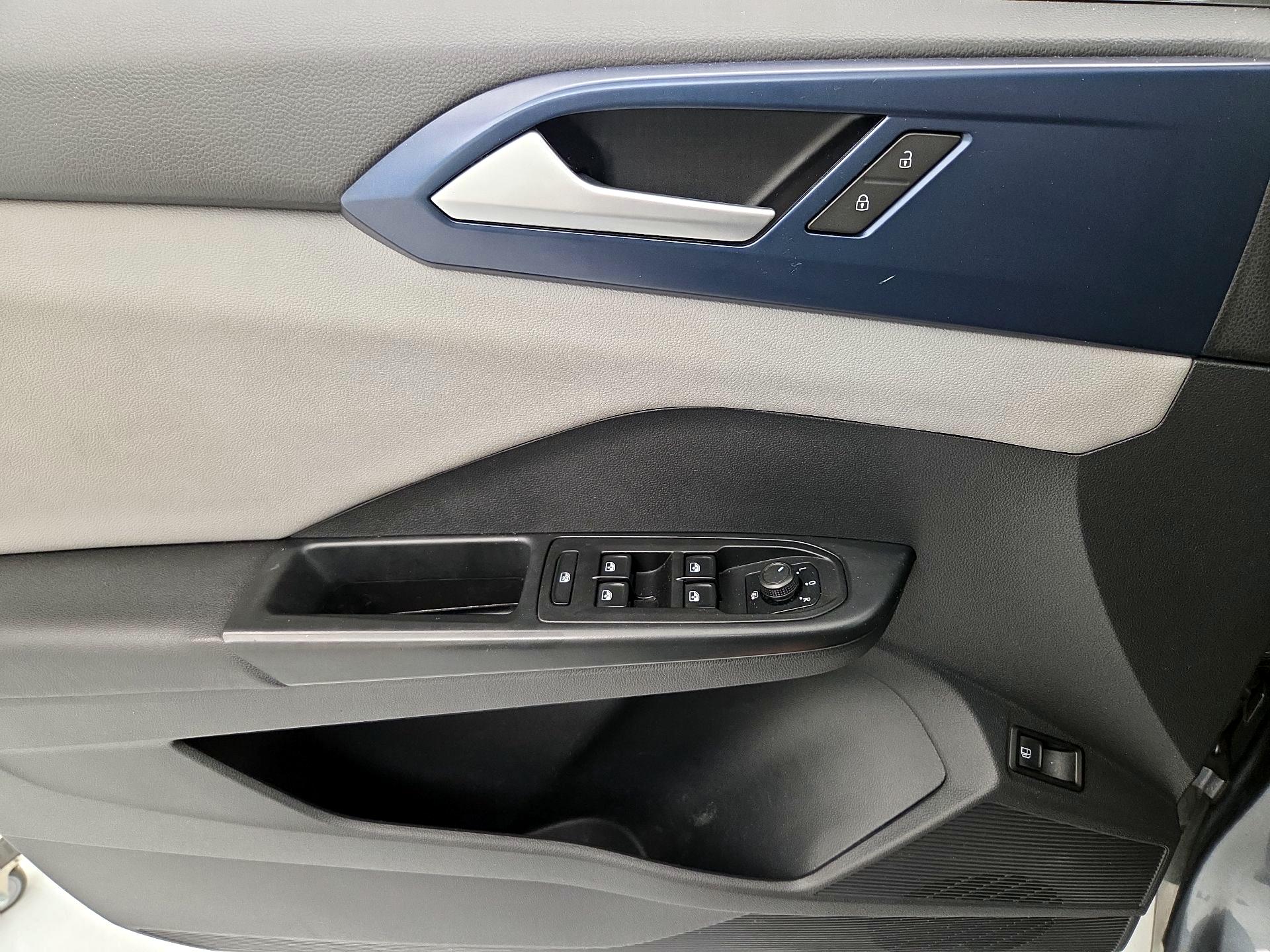 Thumbnail: 2022 Volkswagen Taos - 12