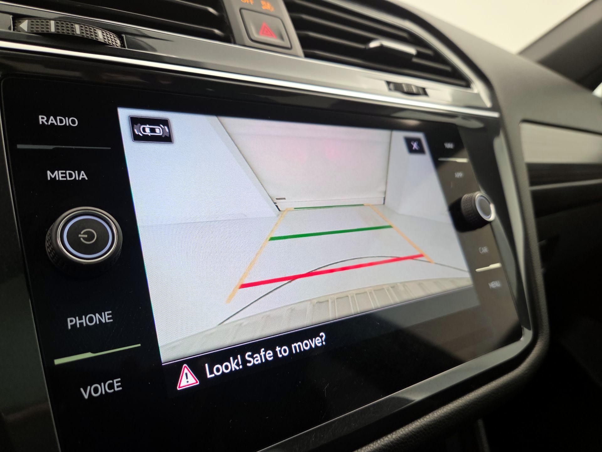Thumbnail: 2022 Volkswagen Tiguan - 15