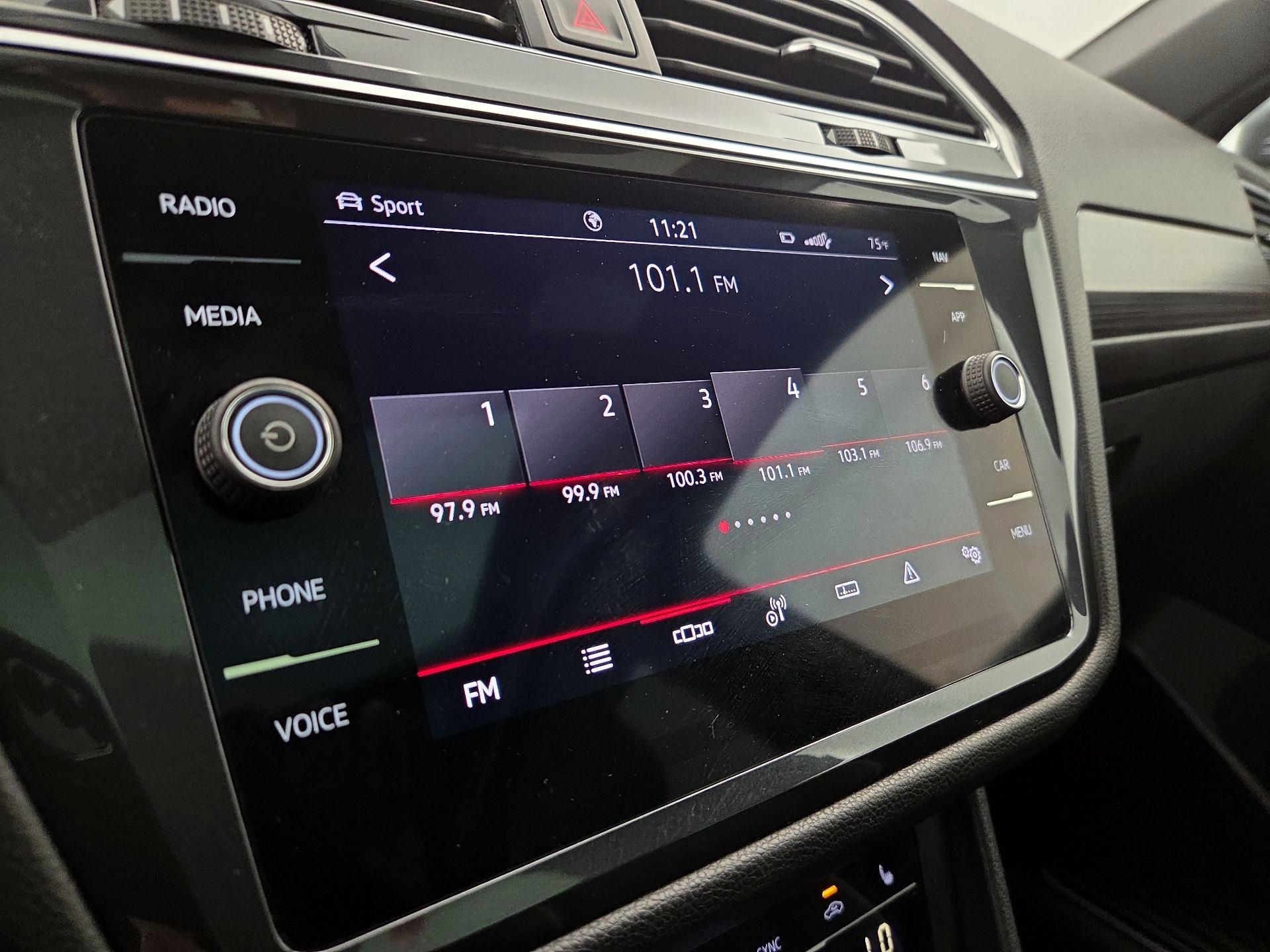 Thumbnail: 2022 Volkswagen Tiguan - 16