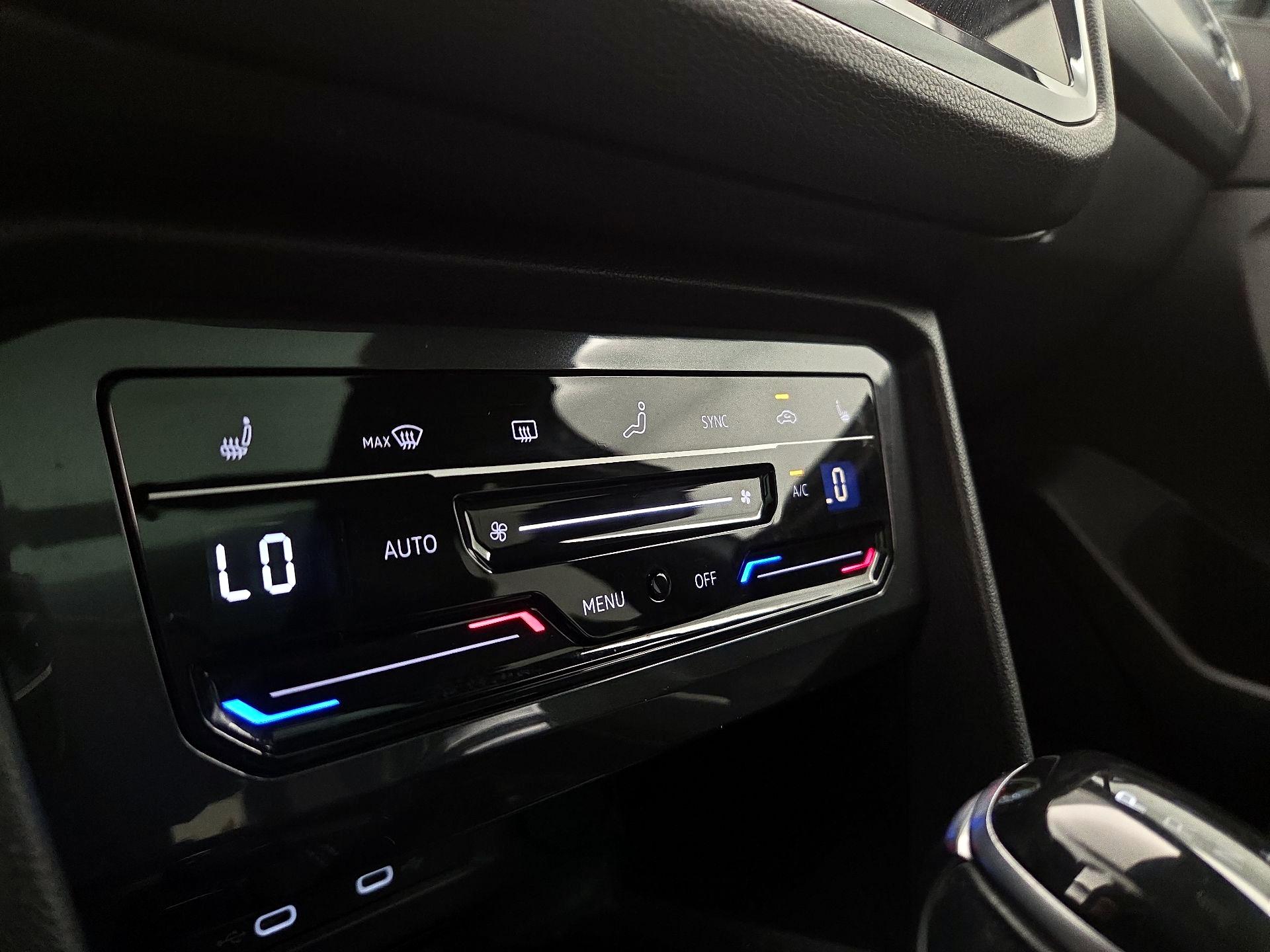 Thumbnail: 2022 Volkswagen Tiguan - 17