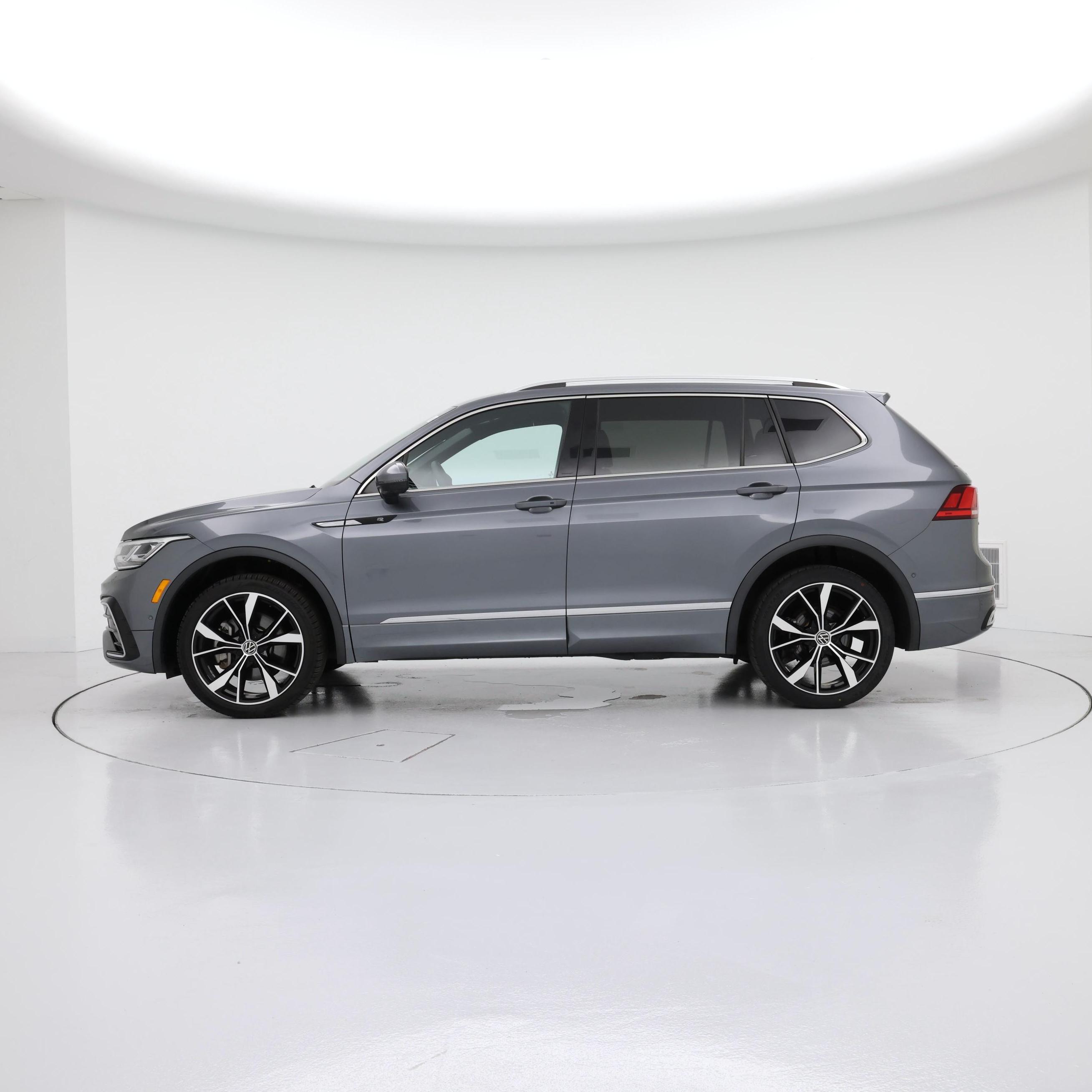 Thumbnail: 2022 Volkswagen Tiguan - 3