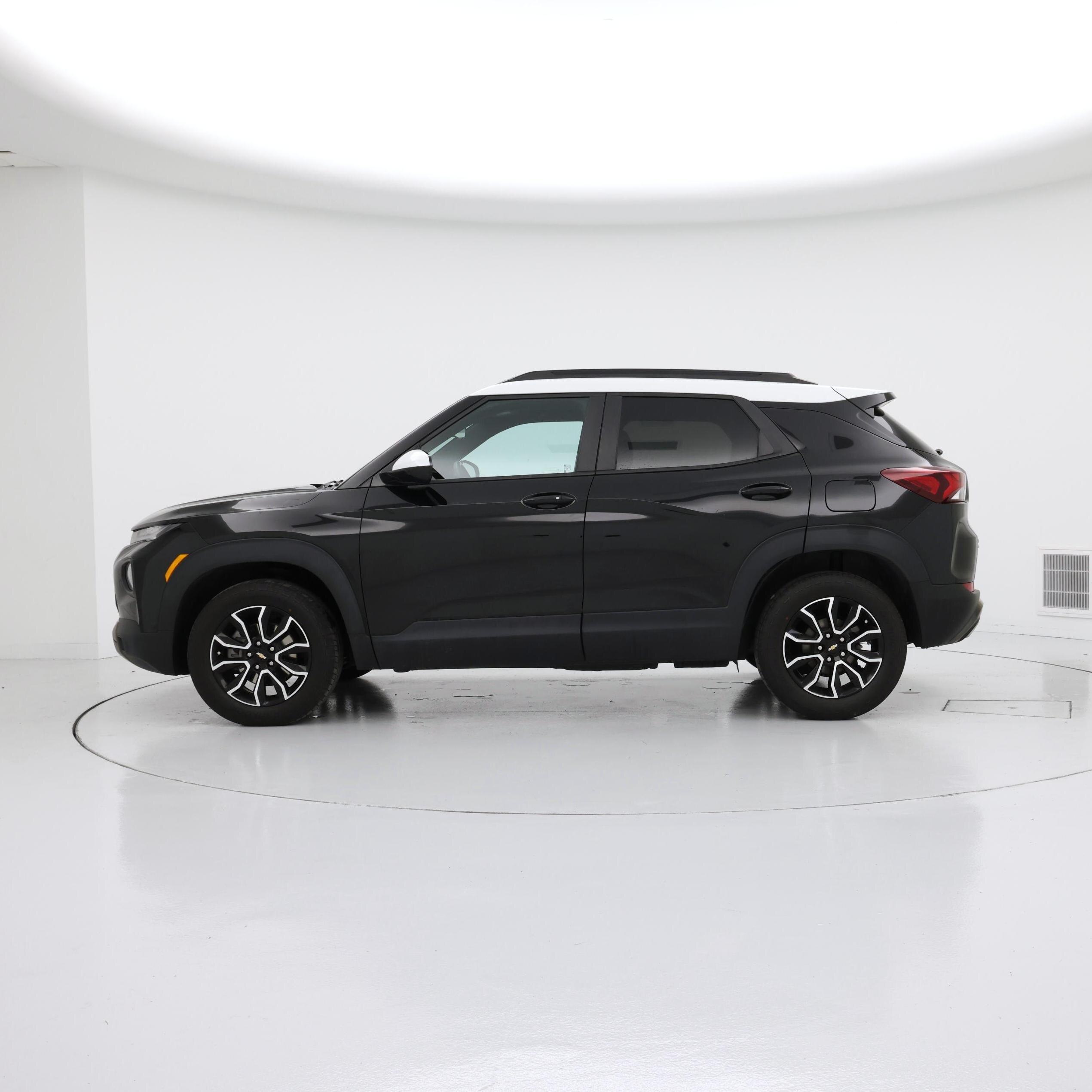 Thumbnail: 2023 Chevrolet TrailBlazer - 3