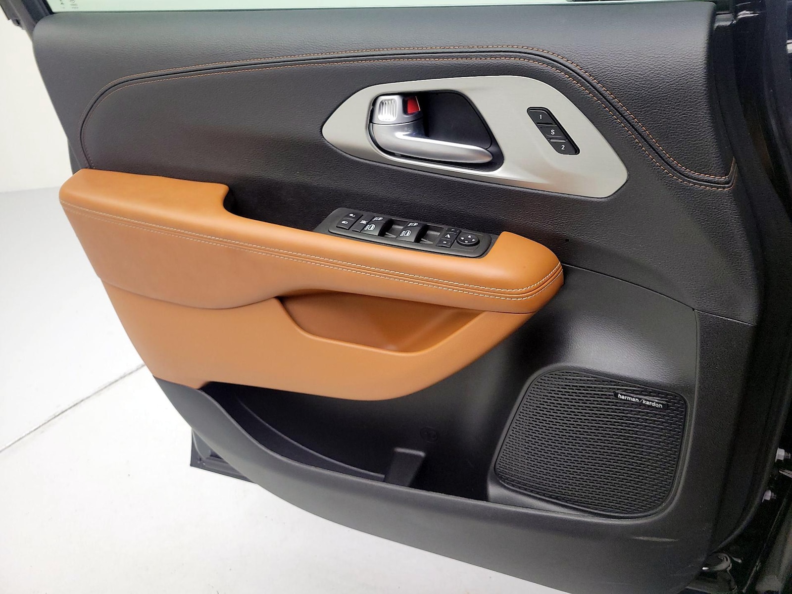 2024 Chrysler Pacifica Pinnacle - Photo 11