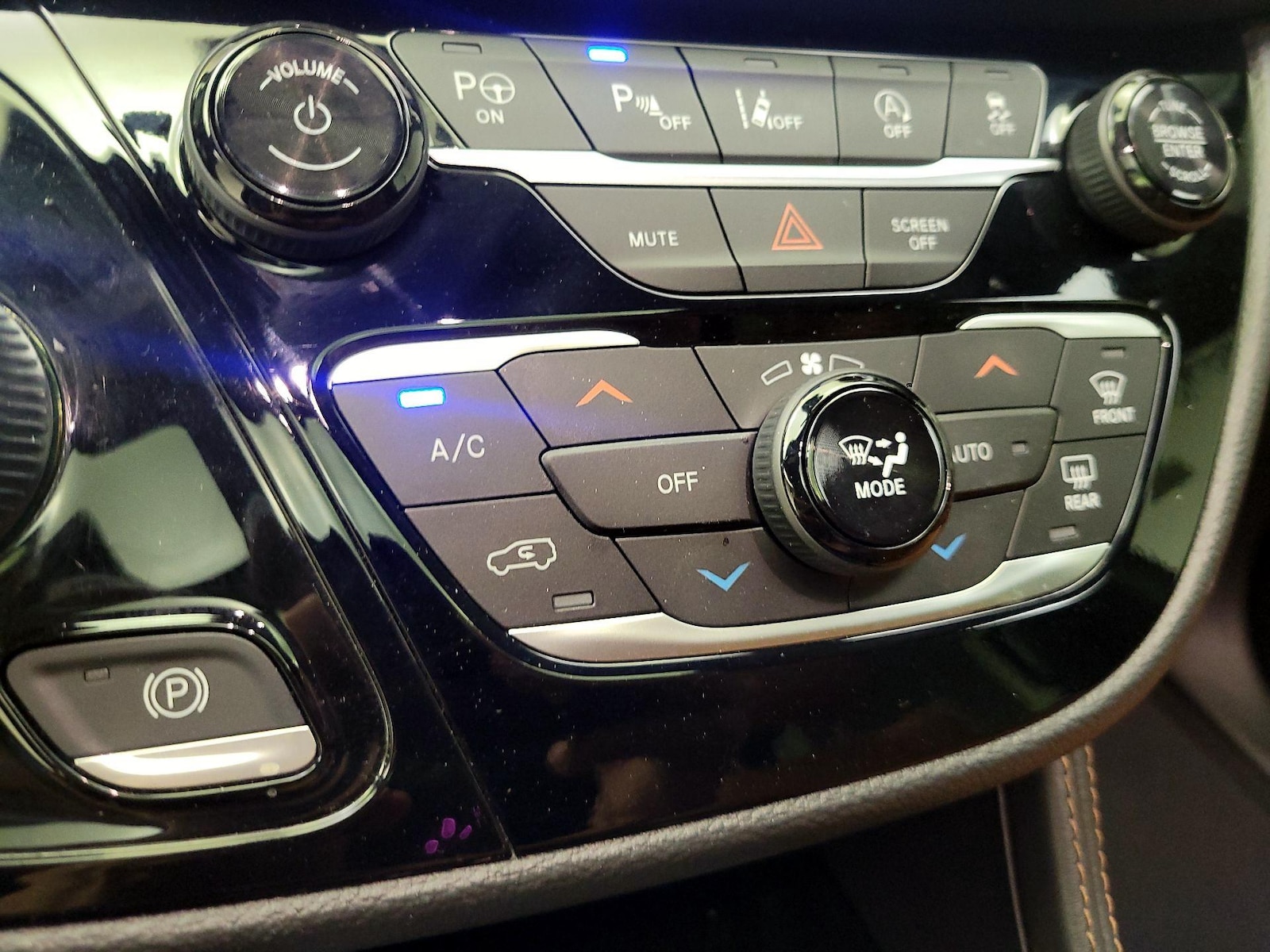 2024 Chrysler Pacifica Pinnacle - Photo 16