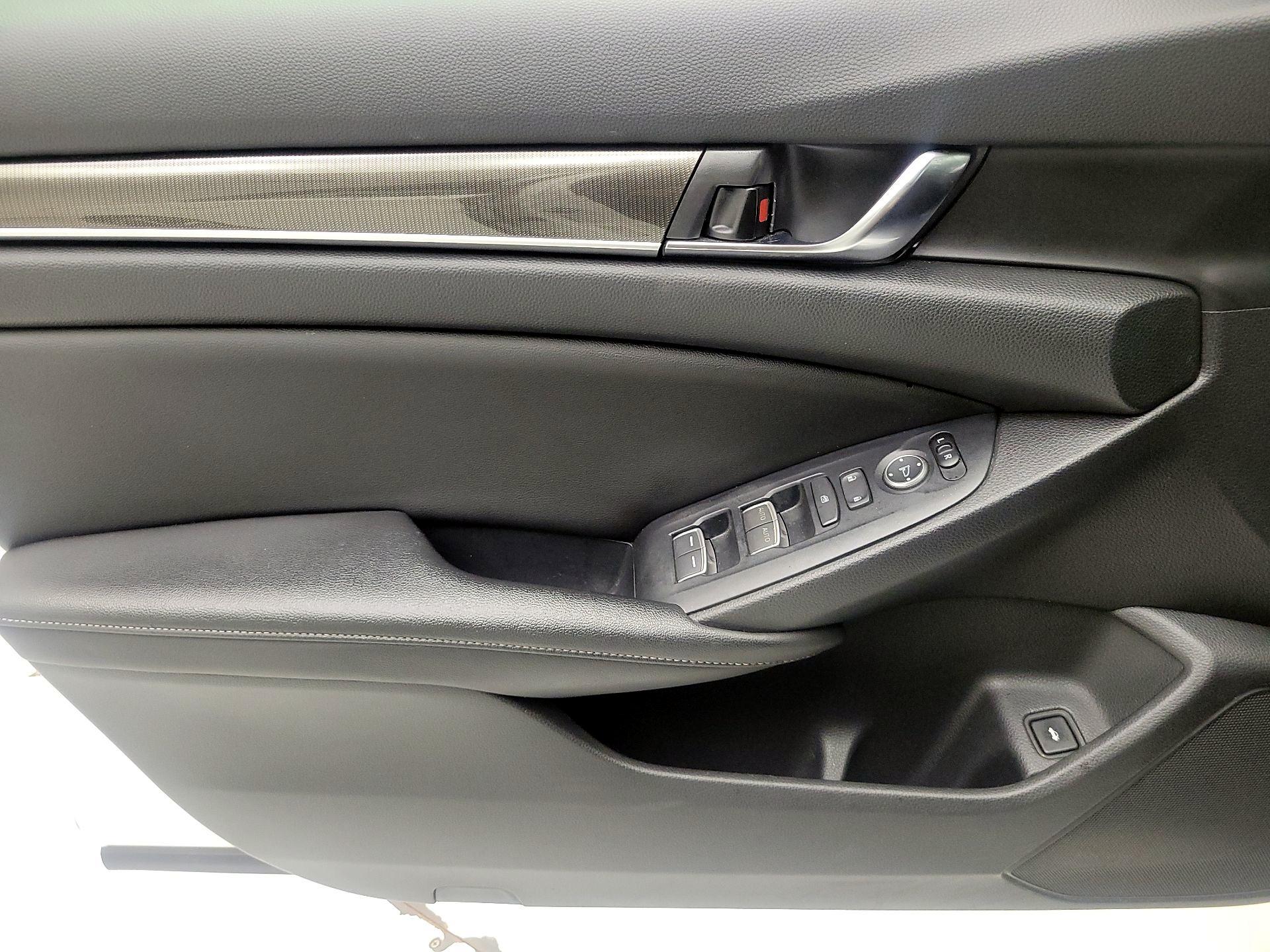 Thumbnail: 2019 Honda Accord - 10