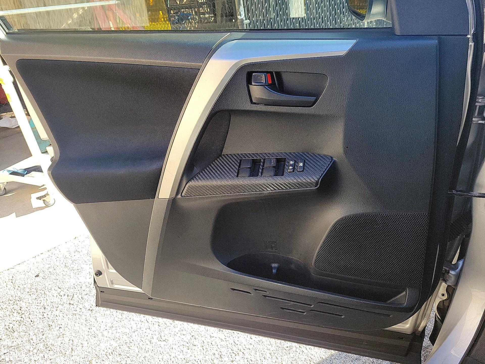 Thumbnail: 2015 Toyota RAV4 - 10