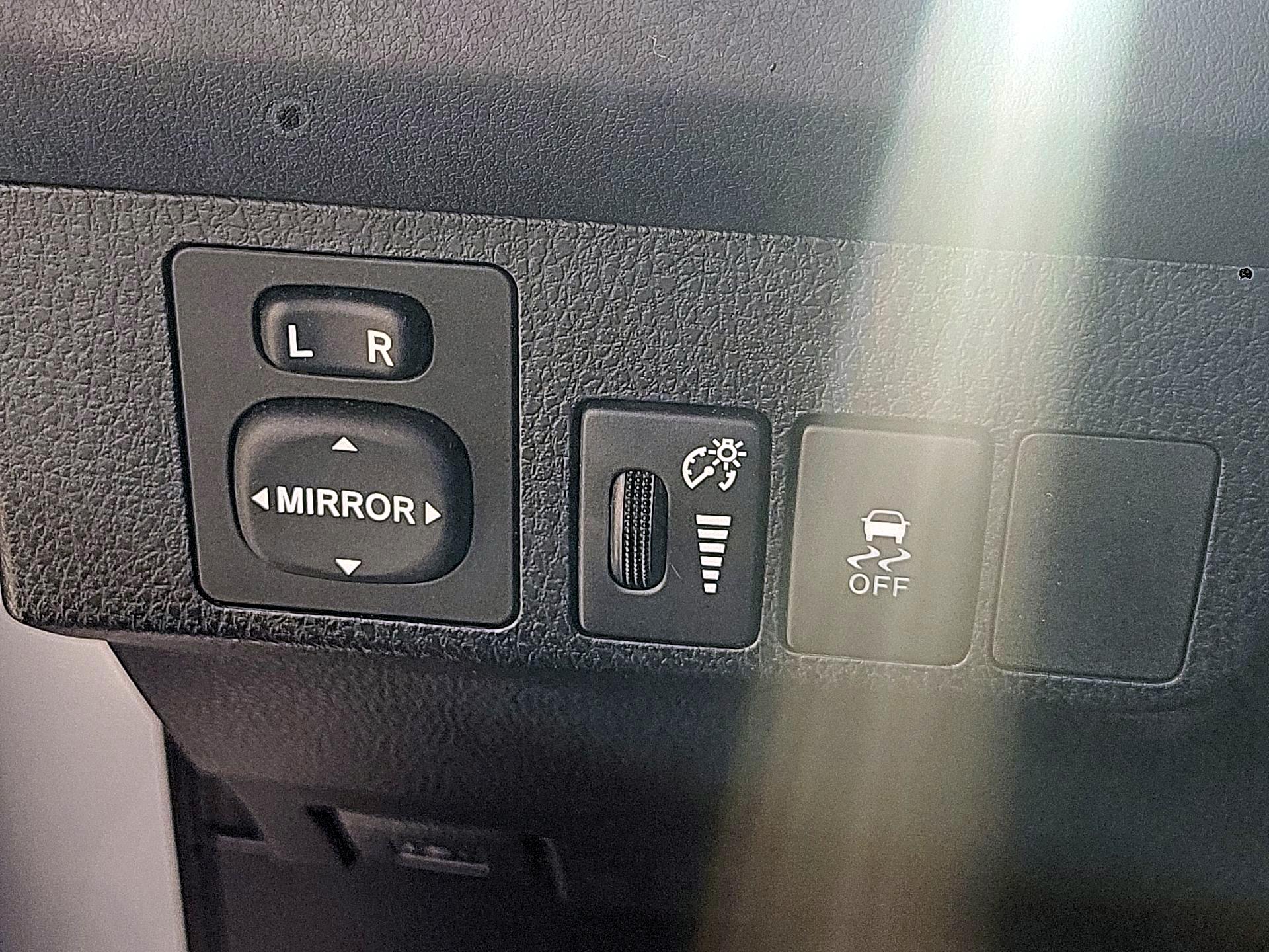 Thumbnail: 2015 Toyota RAV4 - 11