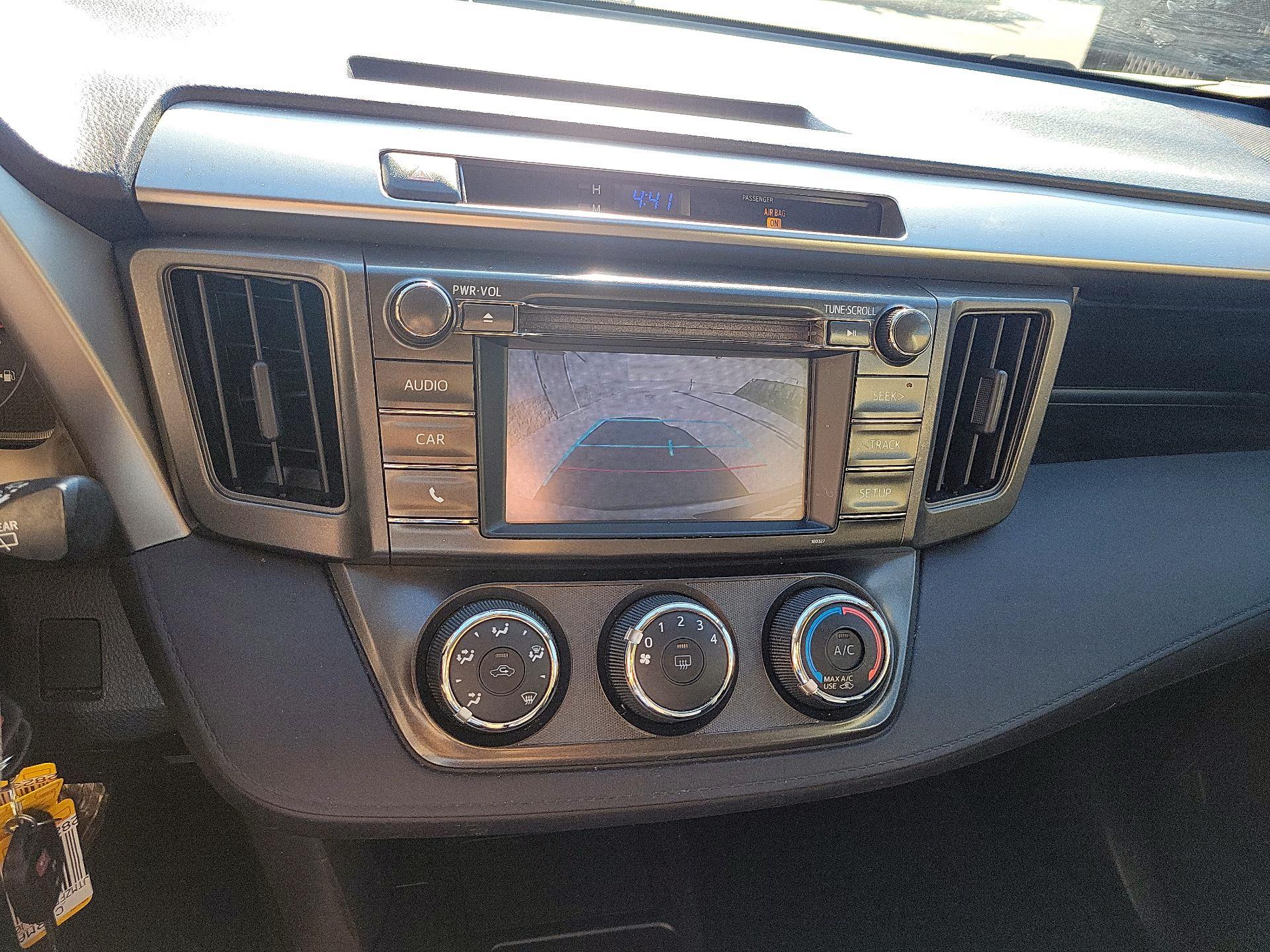 Thumbnail: 2015 Toyota RAV4 - 12