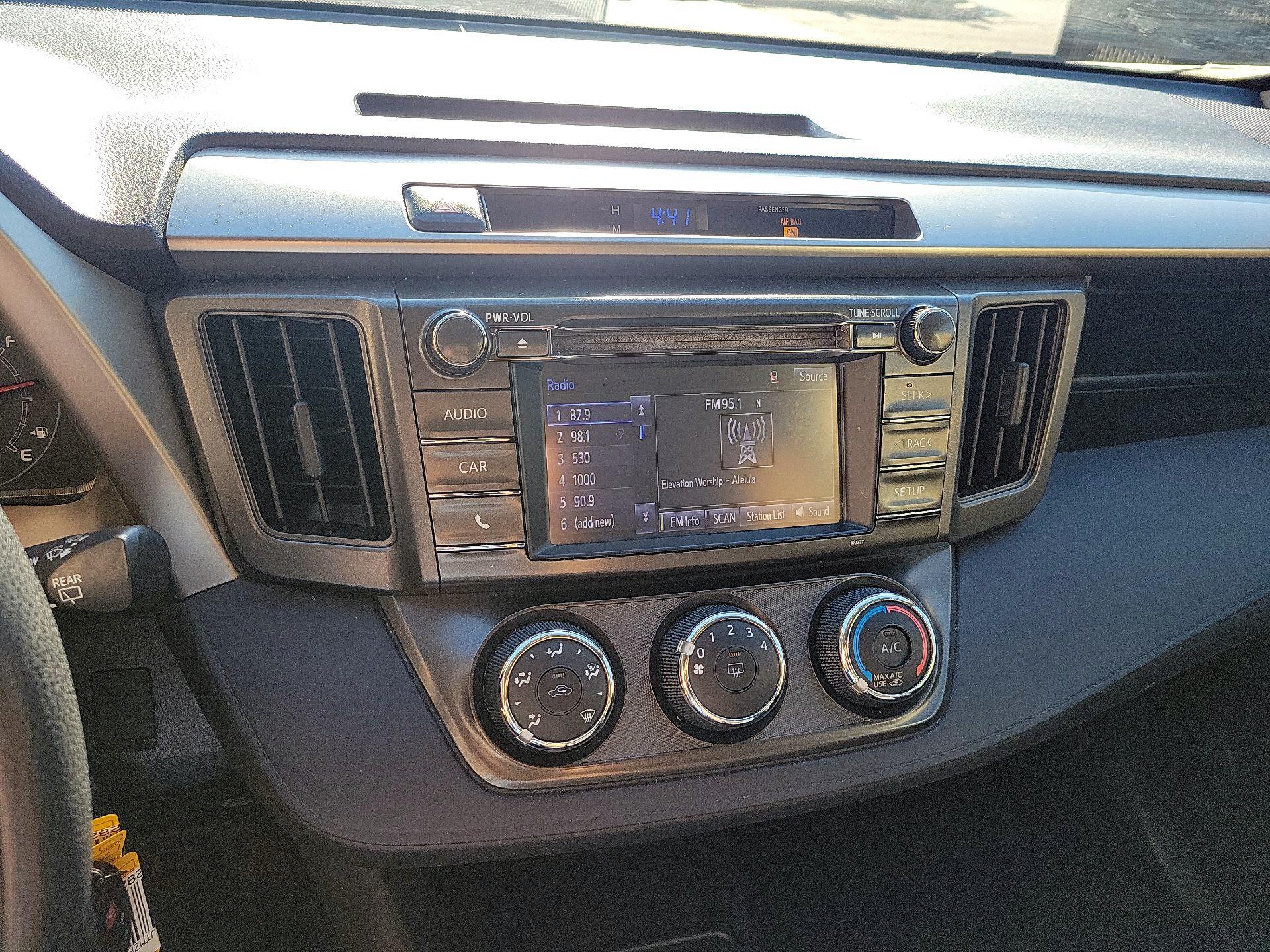 Thumbnail: 2015 Toyota RAV4 - 13