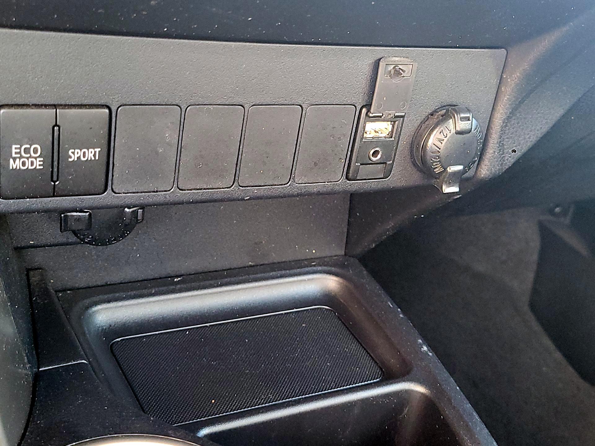 Thumbnail: 2015 Toyota RAV4 - 16