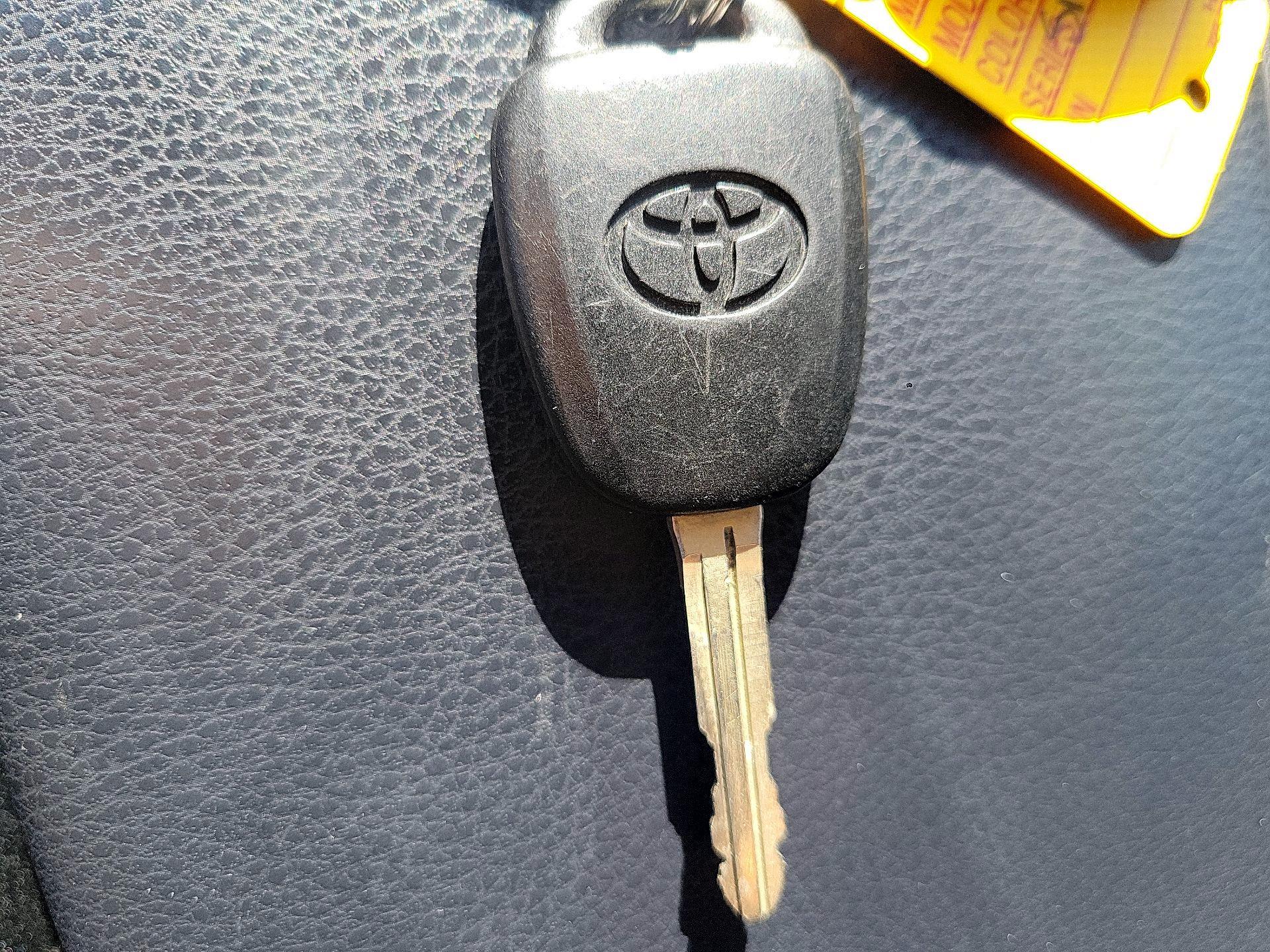 Thumbnail: 2015 Toyota RAV4 - 20