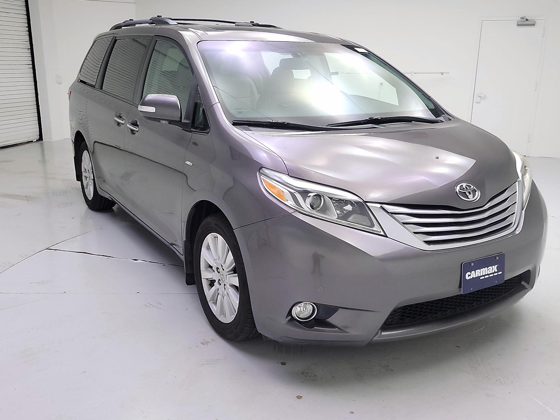 Thumbnail: 2017 Toyota Sienna - 1