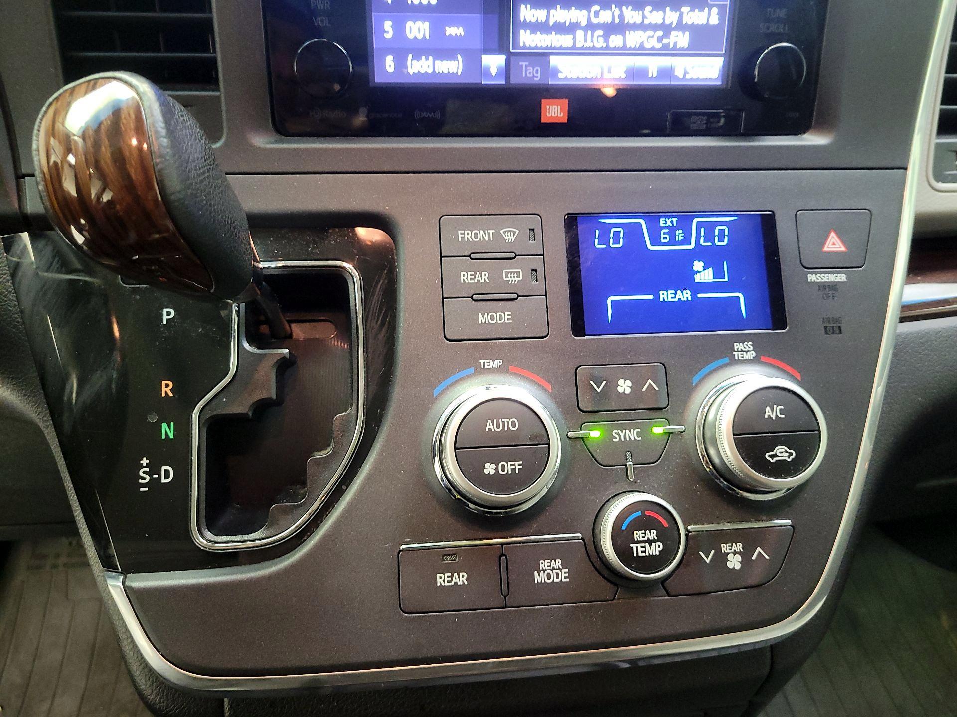 Thumbnail: 2017 Toyota Sienna - 15