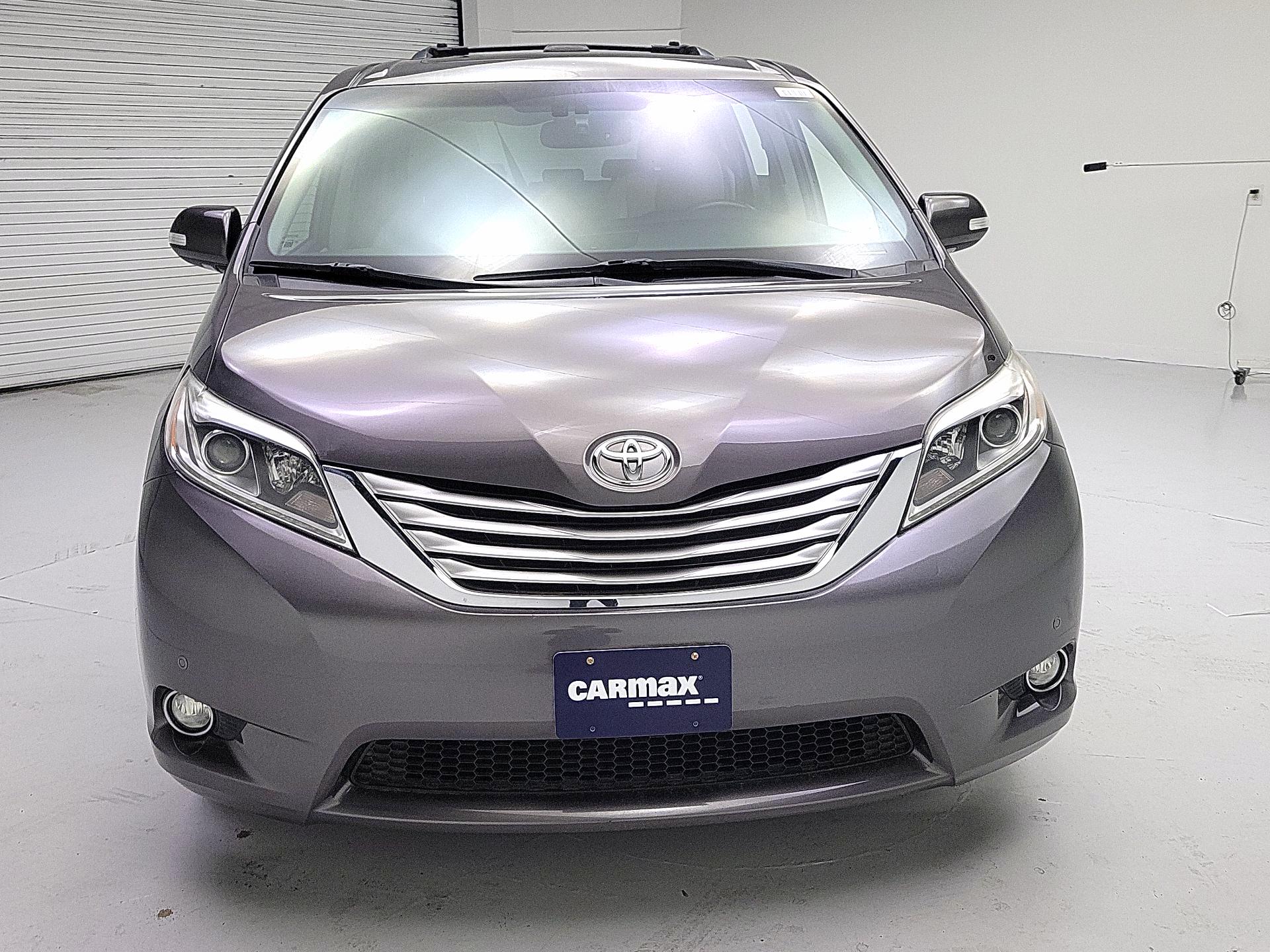 Thumbnail: 2017 Toyota Sienna - 2