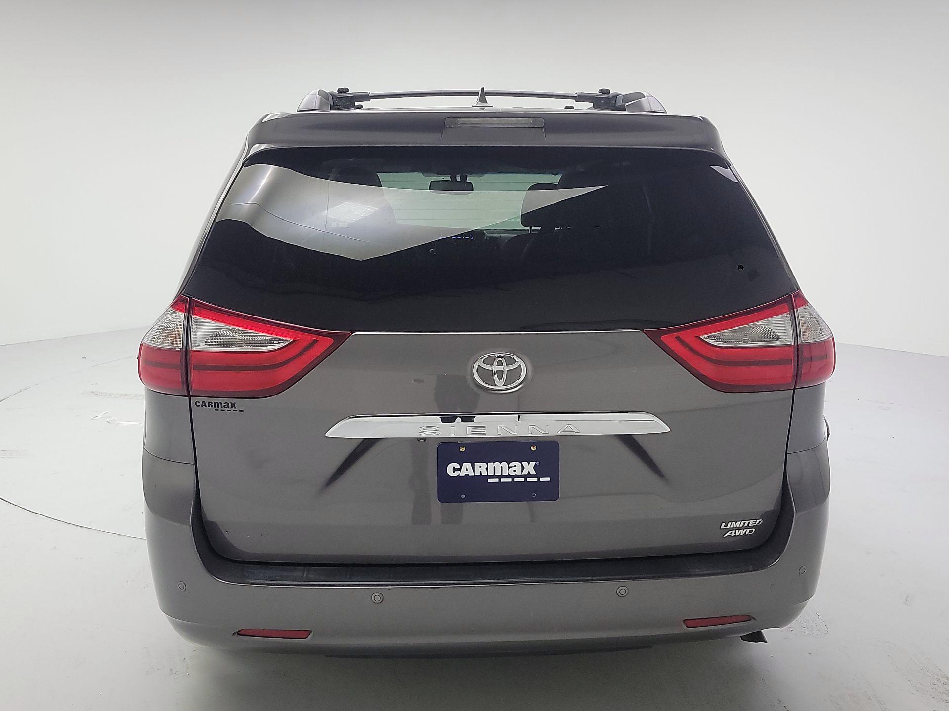 Thumbnail: 2017 Toyota Sienna - 6