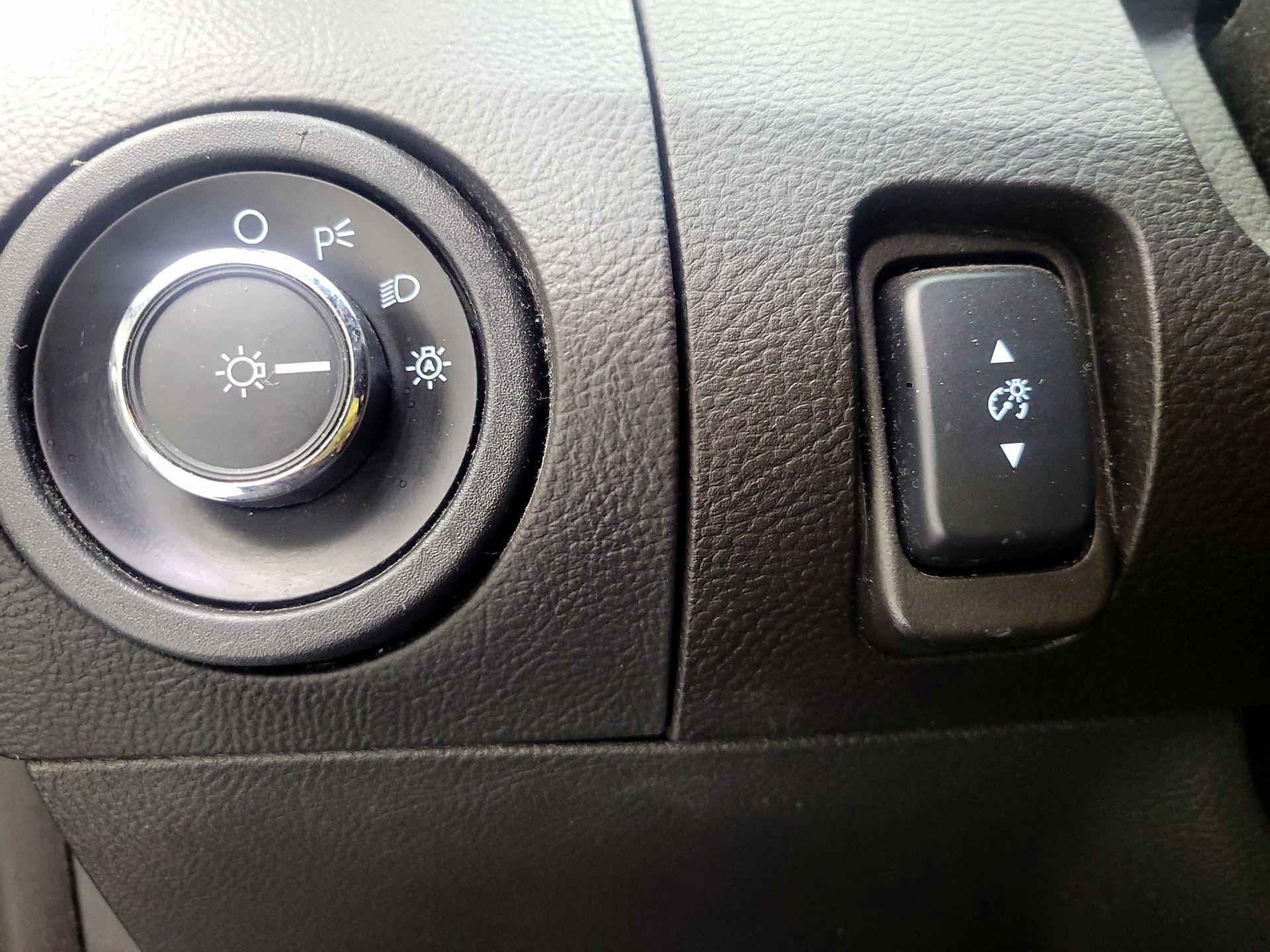 Thumbnail: 2014 Ford Taurus - 11