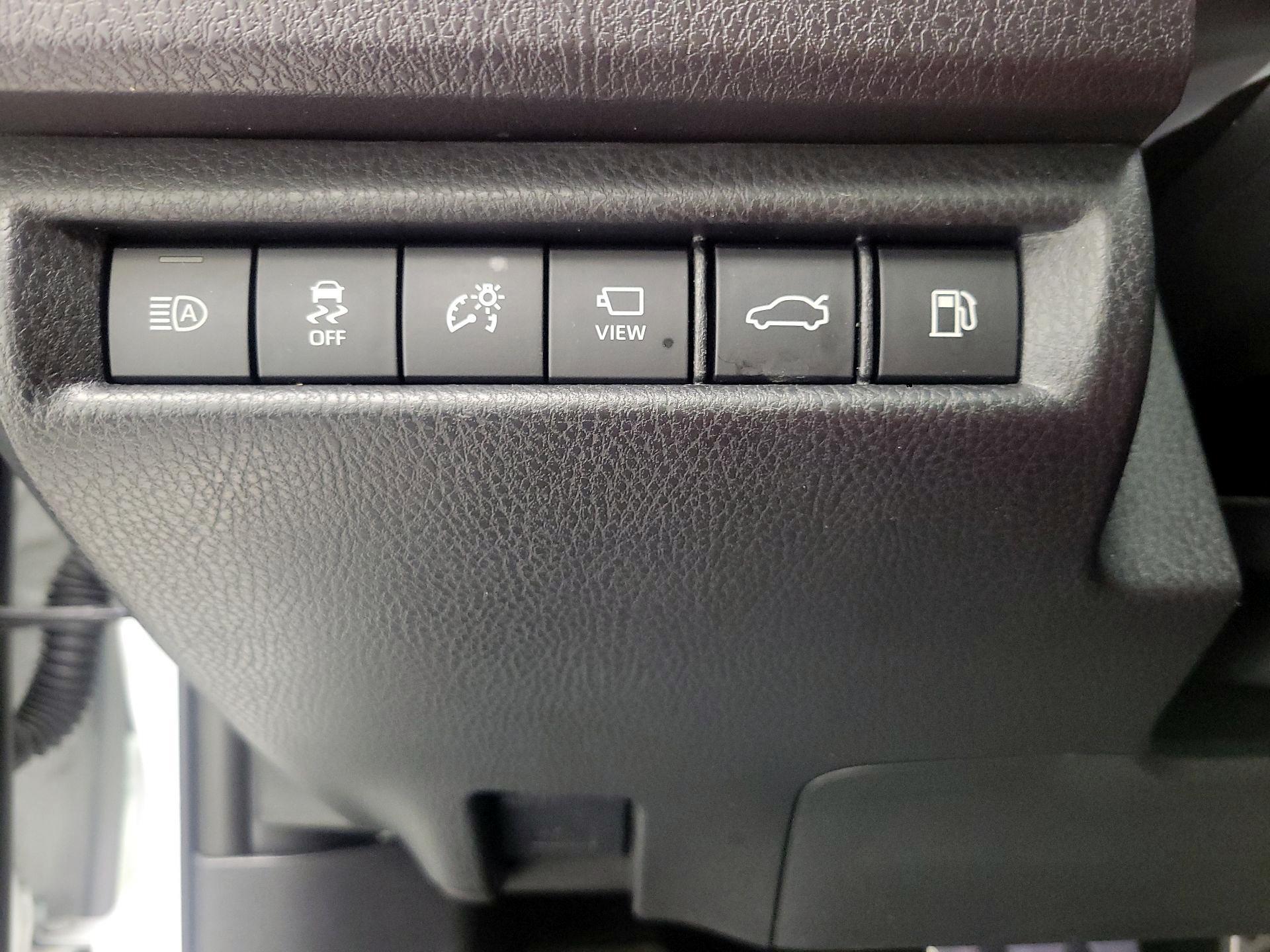 Thumbnail: 2025 Toyota Camry - 11