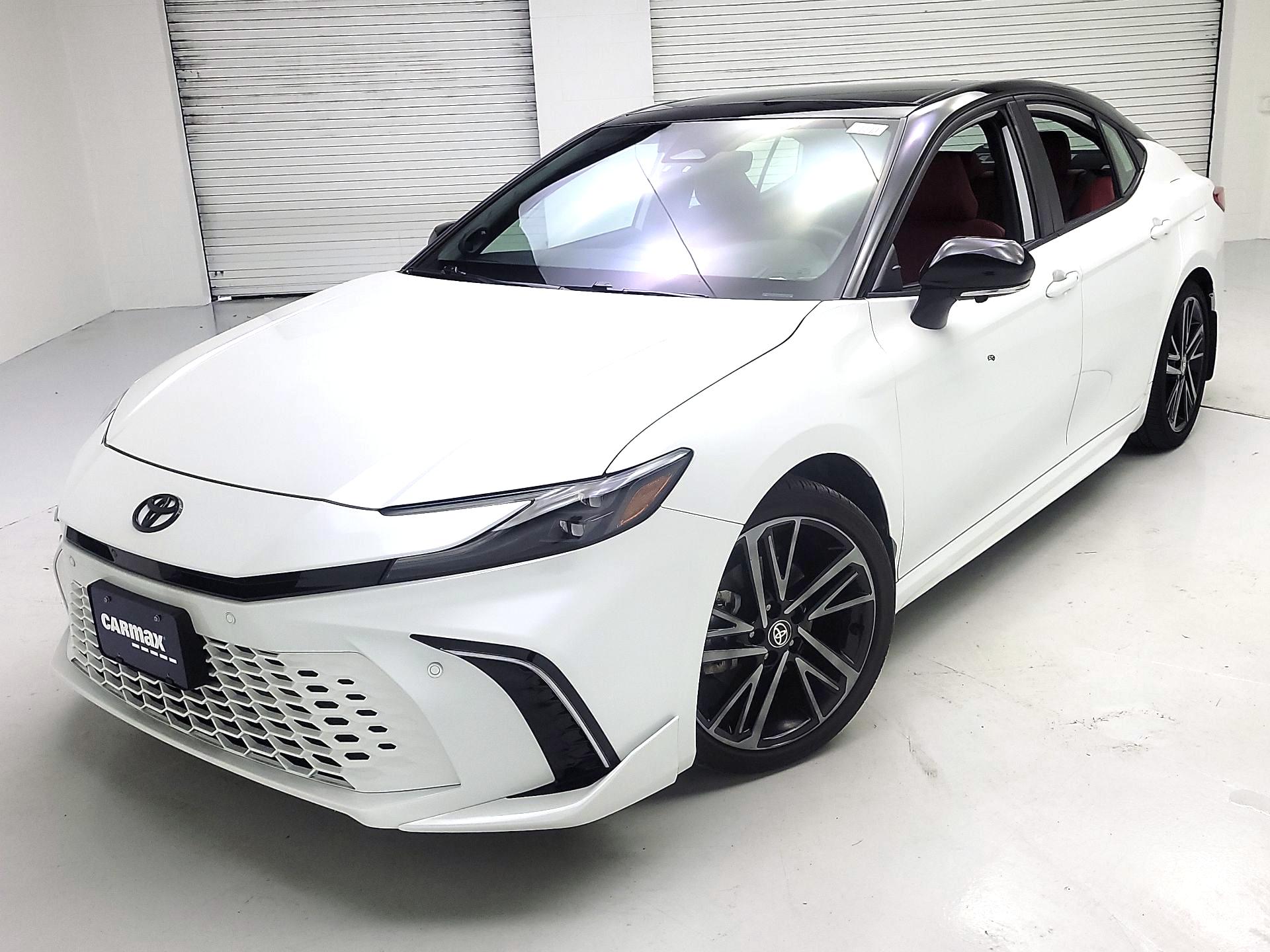 Thumbnail: 2025 Toyota Camry - 3