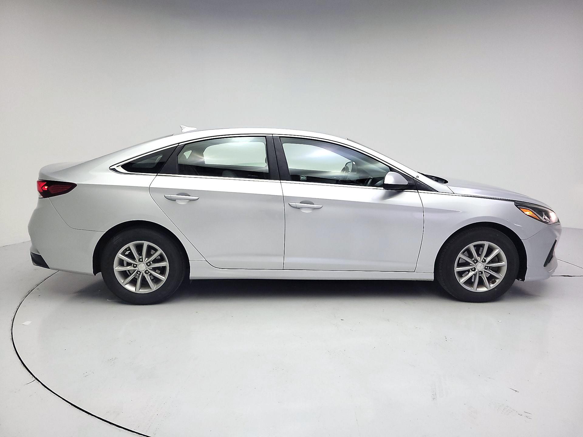 Thumbnail: 2019 Hyundai Sonata - 4