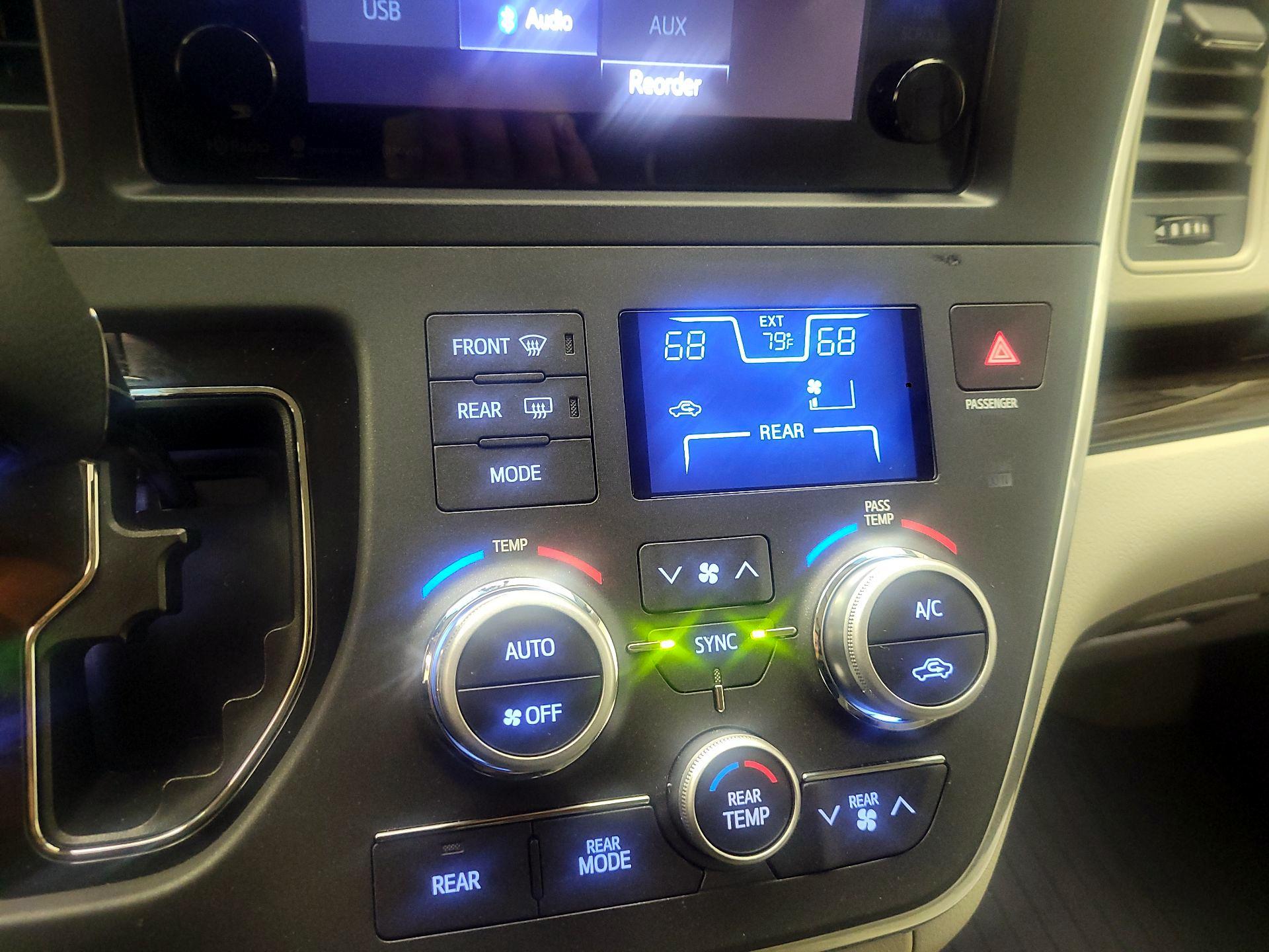 Thumbnail: 2017 Toyota Sienna - 14