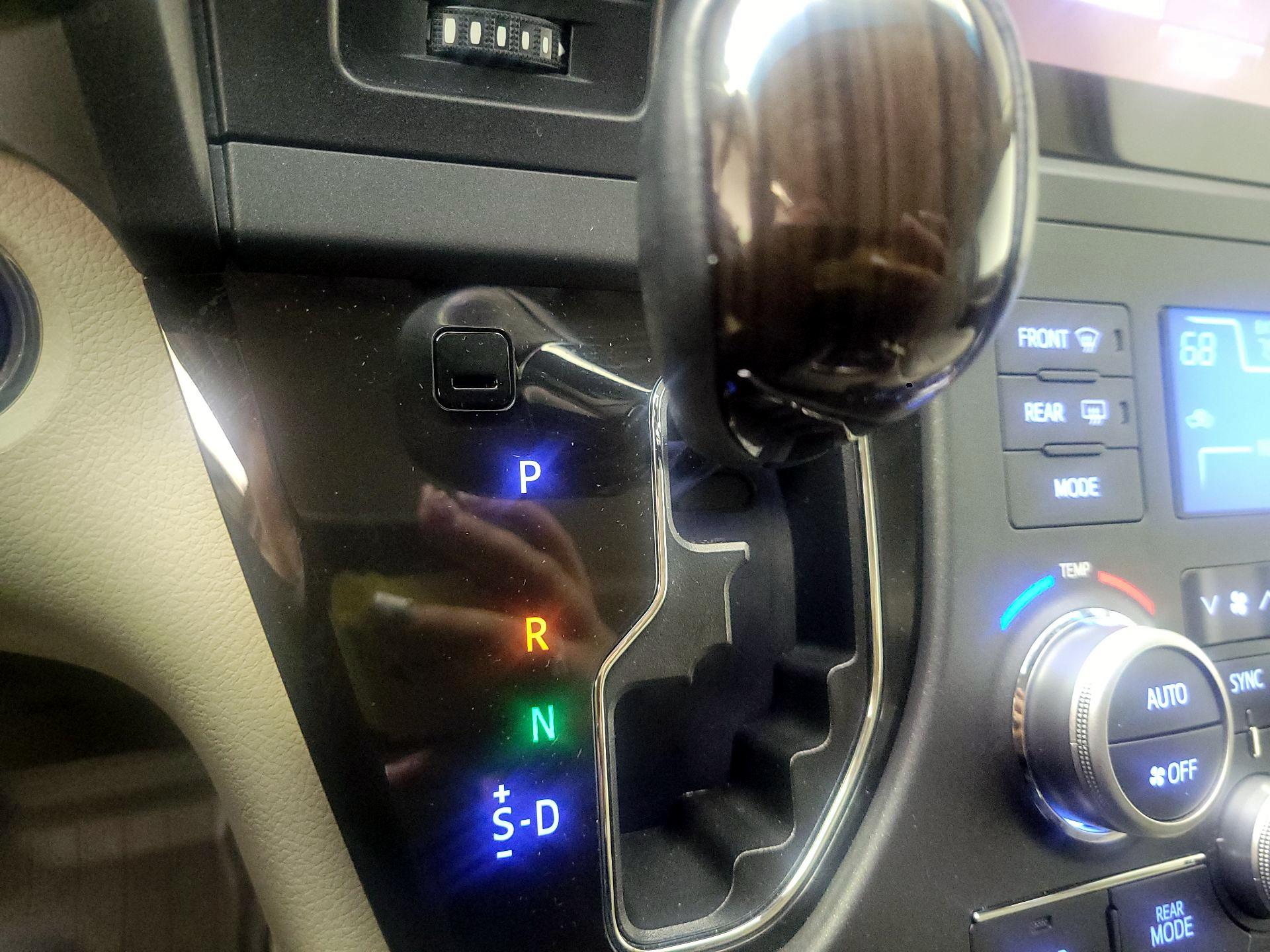 Thumbnail: 2017 Toyota Sienna - 15