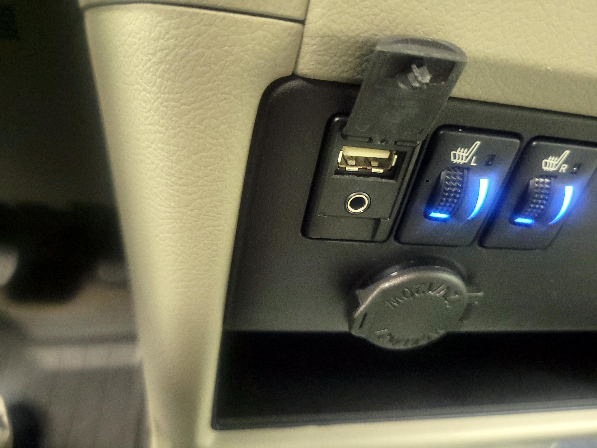 Thumbnail: 2017 Toyota Sienna - 16