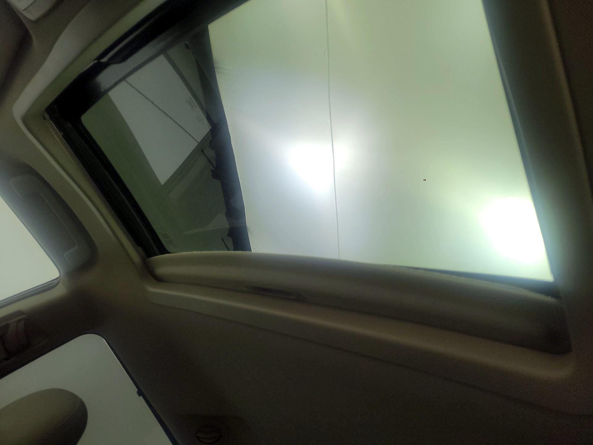 Thumbnail: 2017 Toyota Sienna - 17