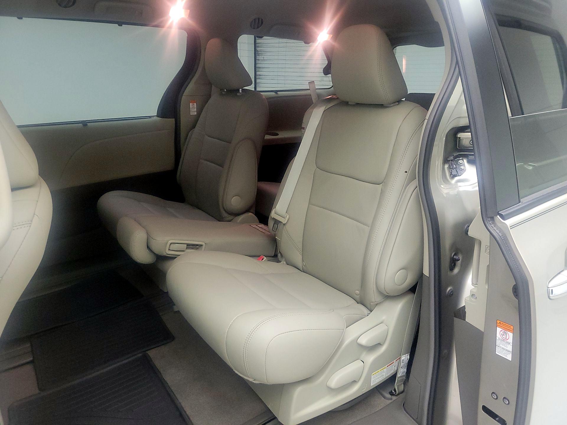 Thumbnail: 2017 Toyota Sienna - 18