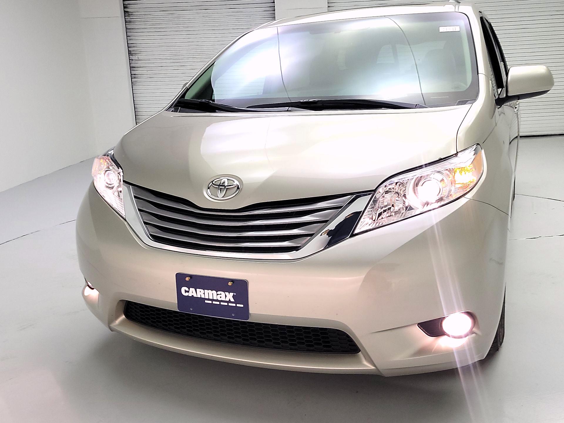 Thumbnail: 2017 Toyota Sienna - 2