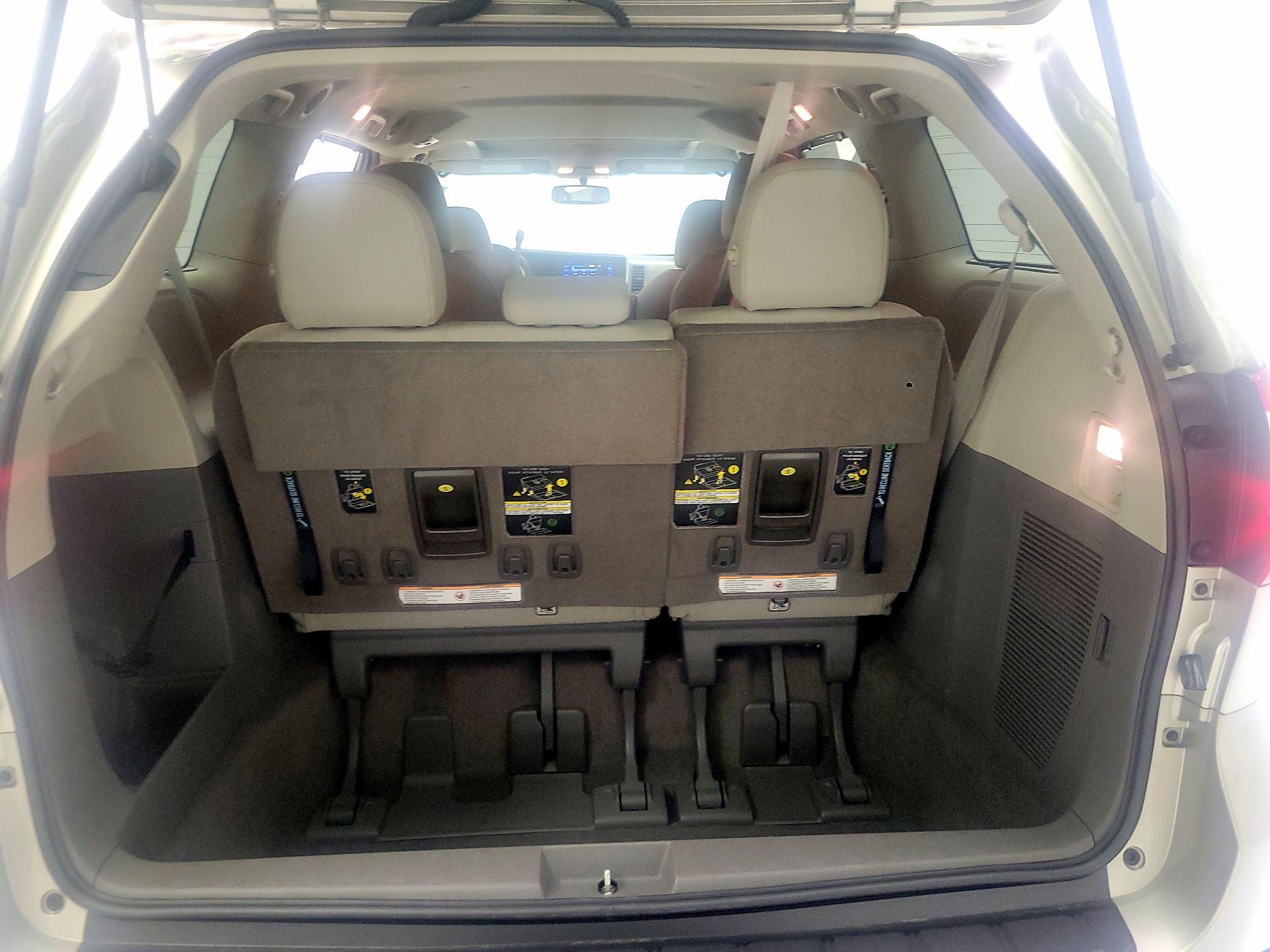 Thumbnail: 2017 Toyota Sienna - 20