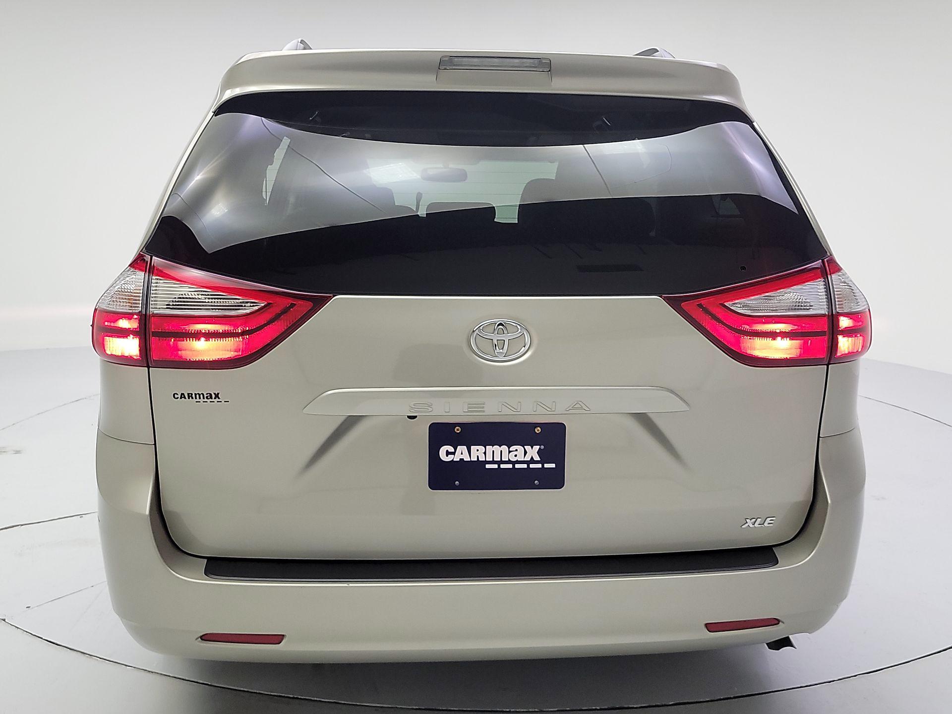 Thumbnail: 2017 Toyota Sienna - 6