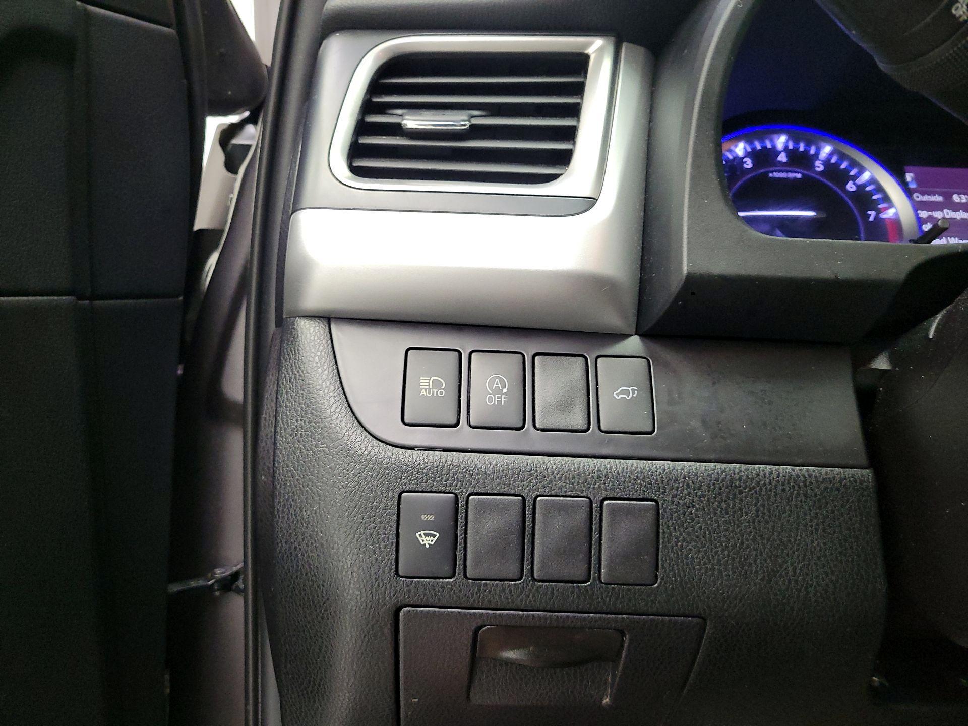 Thumbnail: 2019 Toyota Highlander - 11