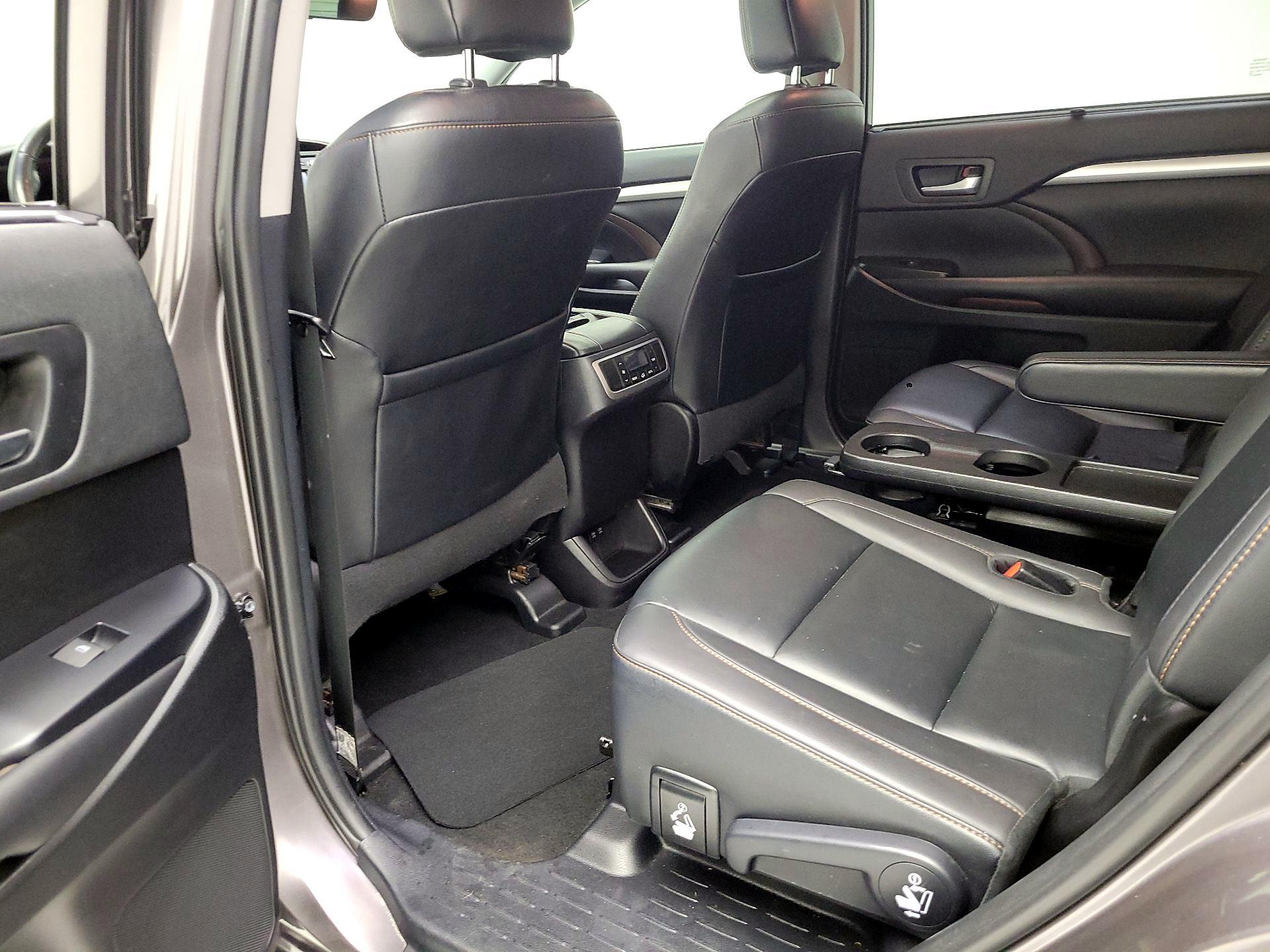 Thumbnail: 2019 Toyota Highlander - 17