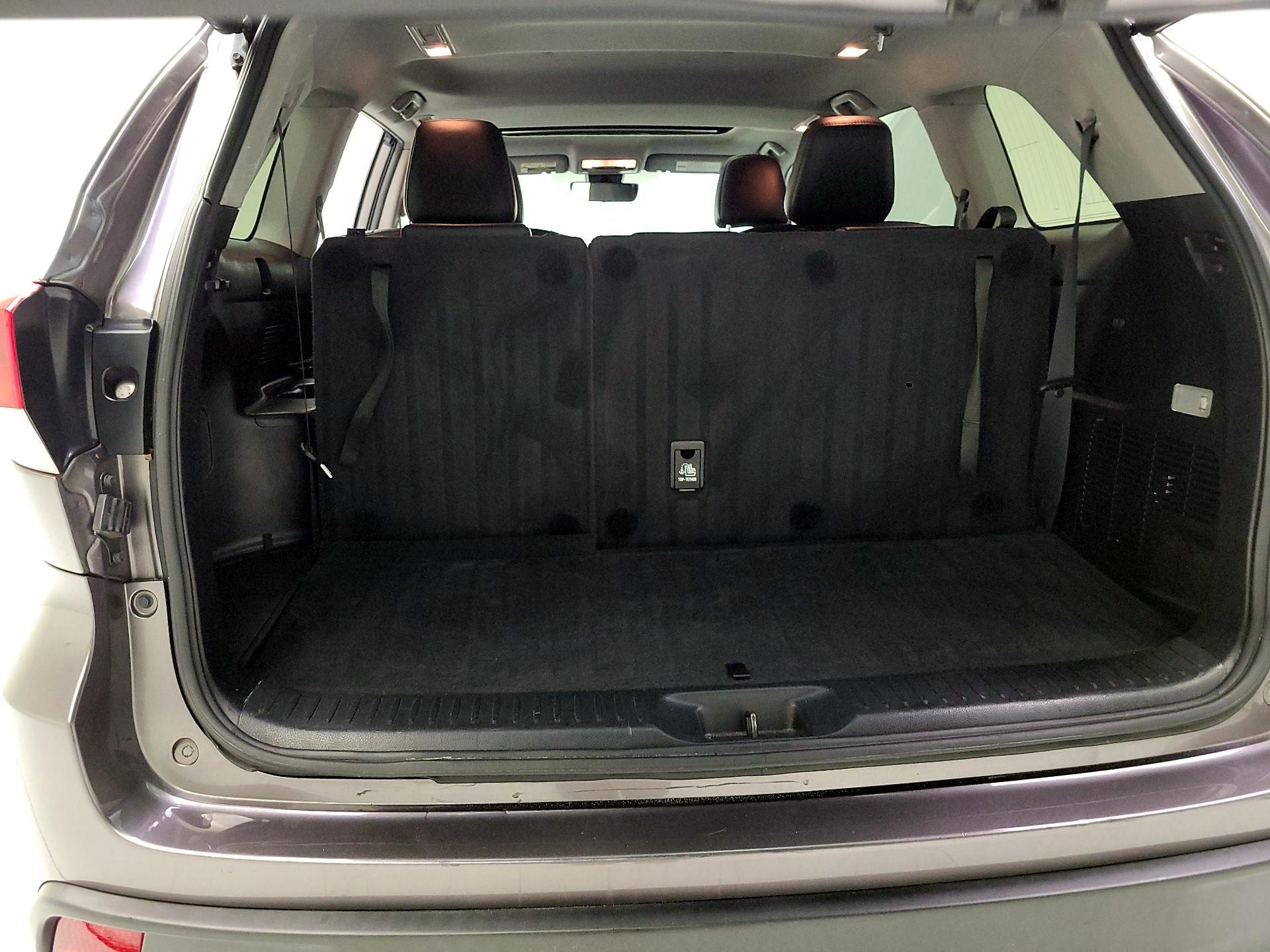 Thumbnail: 2019 Toyota Highlander - 18