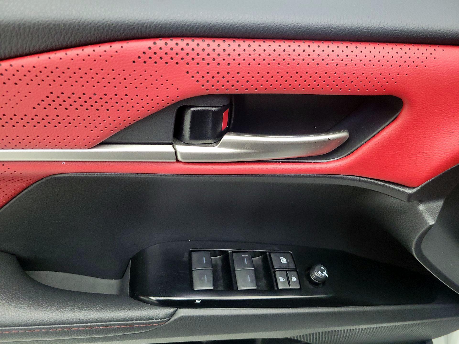 Thumbnail: 2025 Toyota Camry - 10