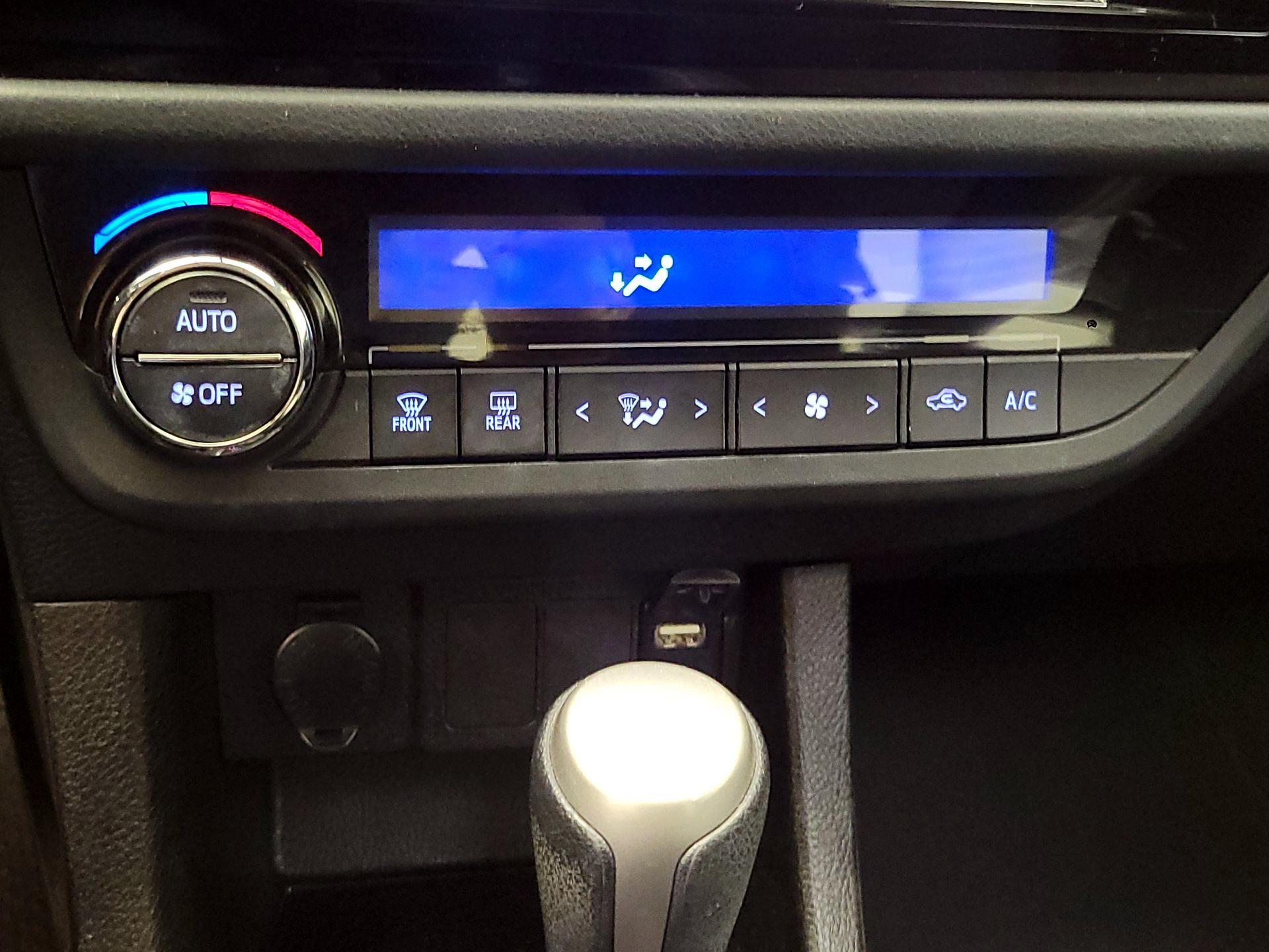 Thumbnail: 2016 Toyota Corolla - 15