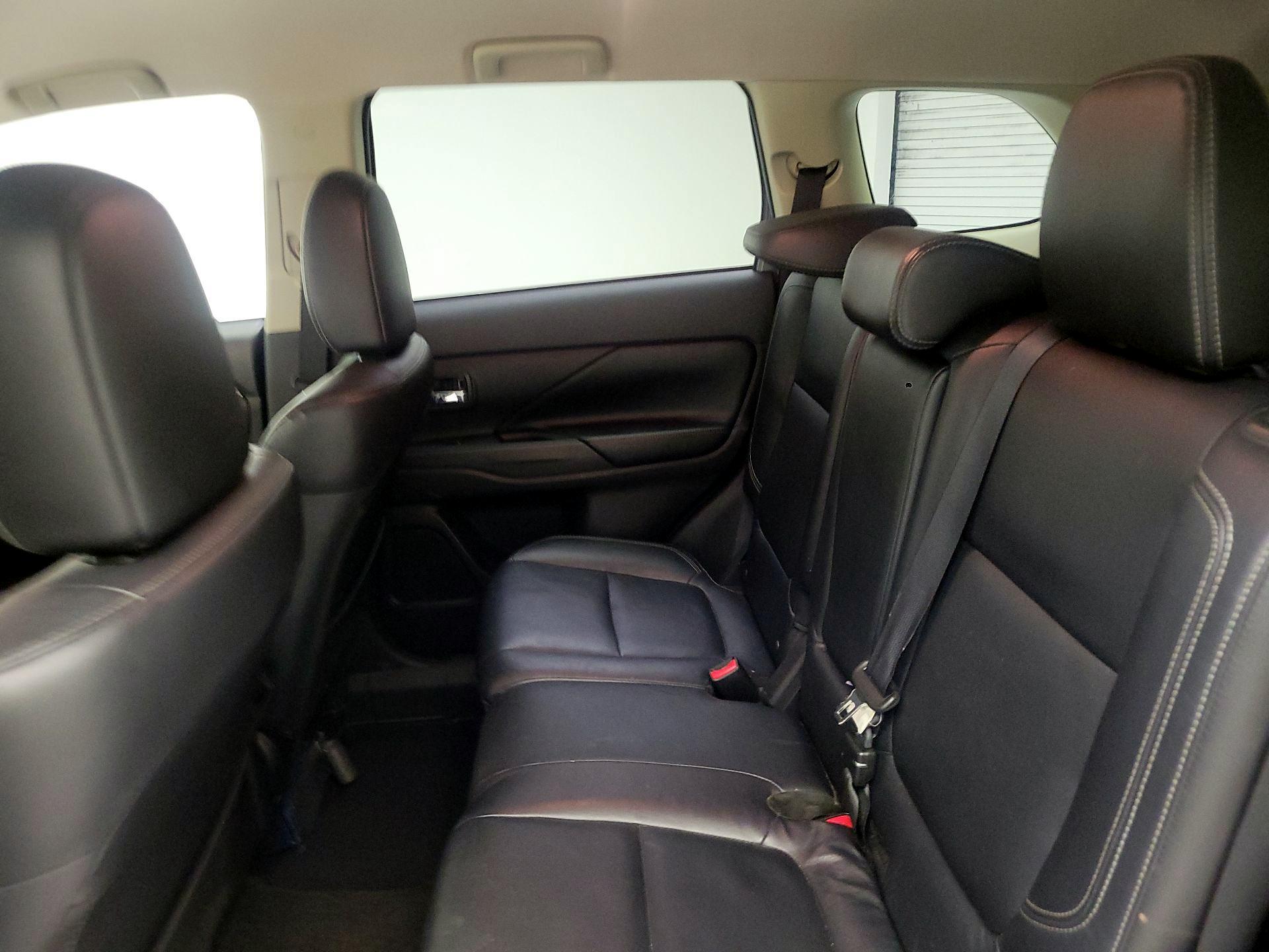 Thumbnail: 2019 Mitsubishi Outlander - 17