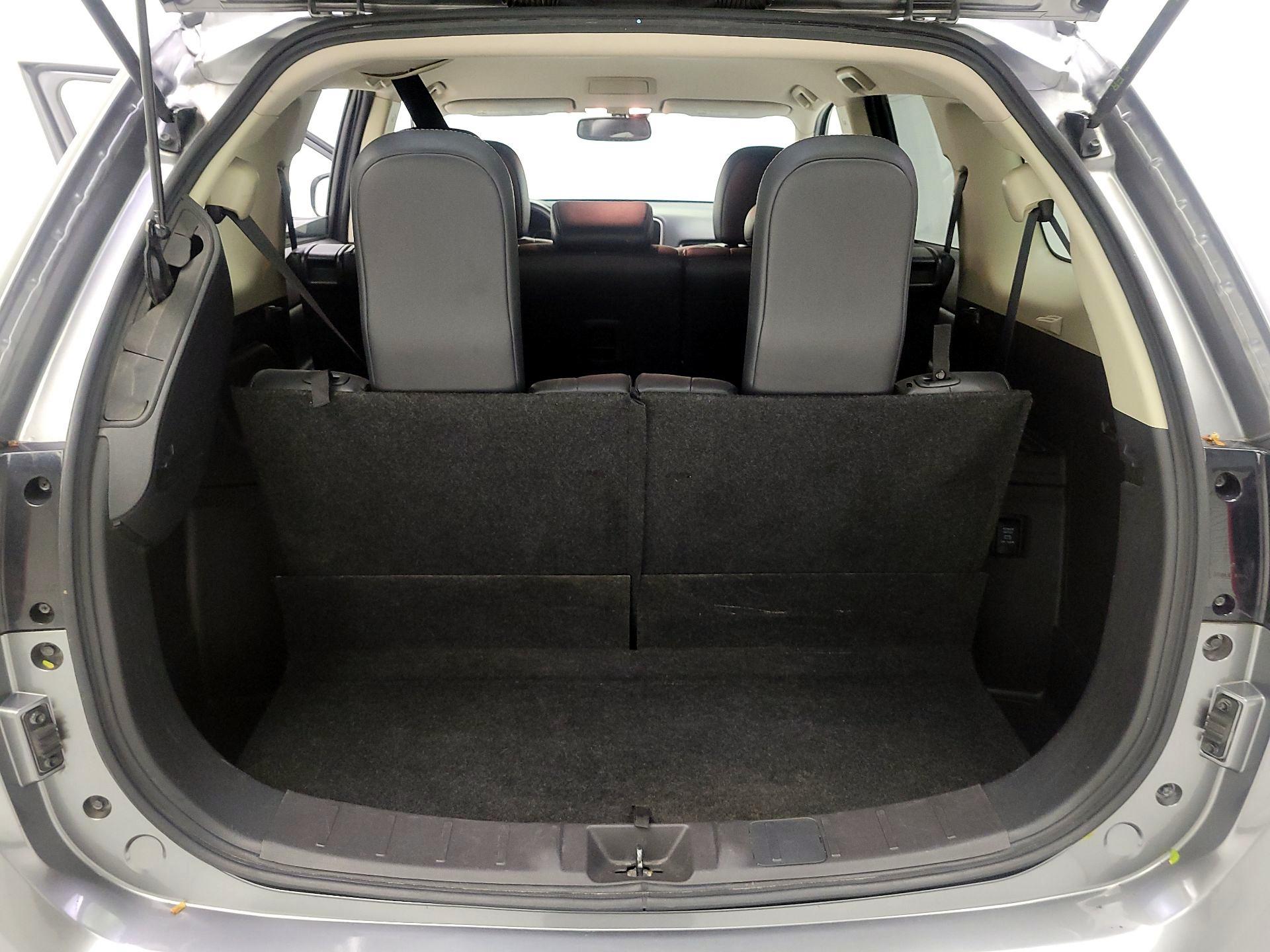 Thumbnail: 2019 Mitsubishi Outlander - 18