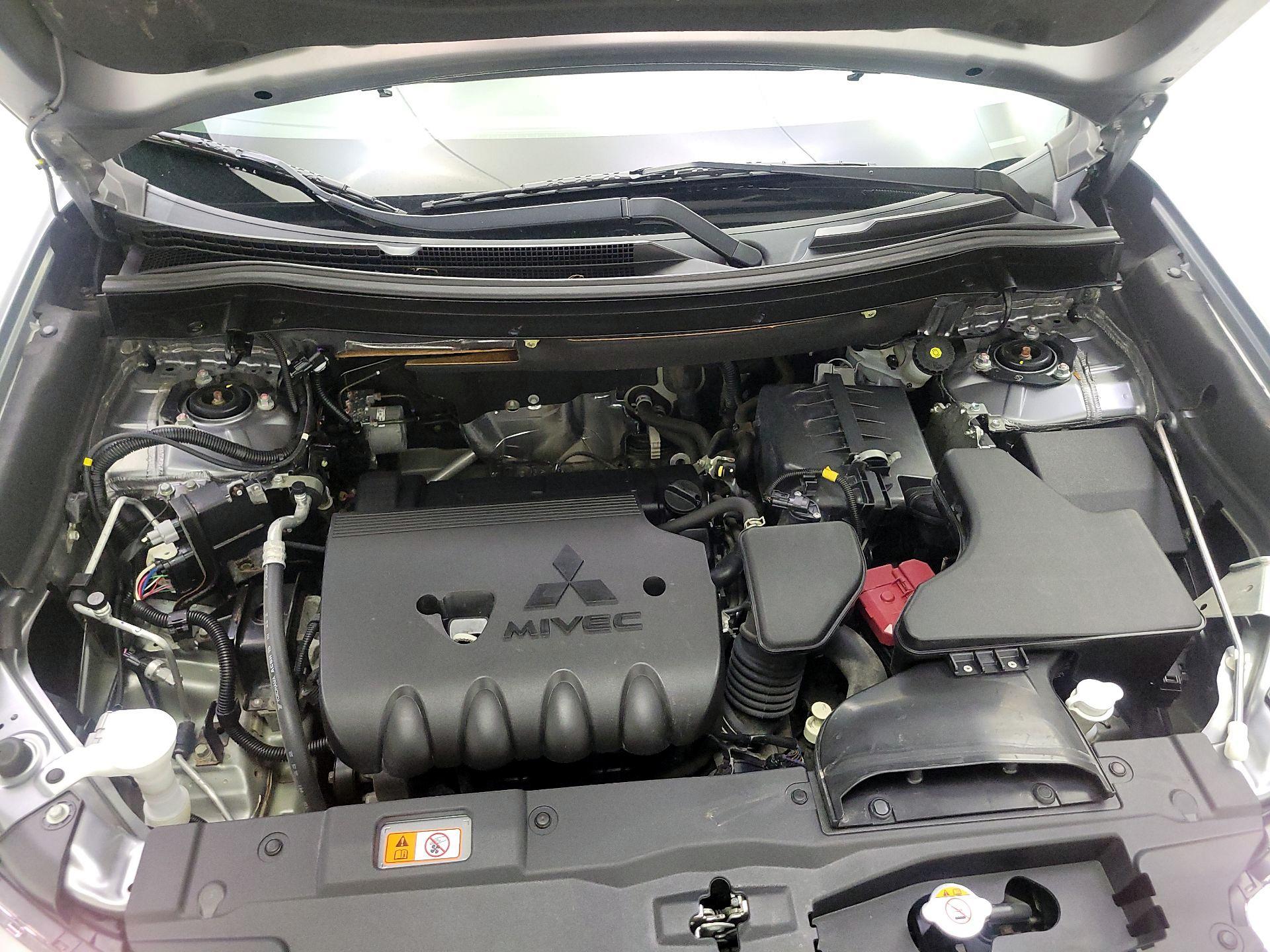 Thumbnail: 2019 Mitsubishi Outlander - 19