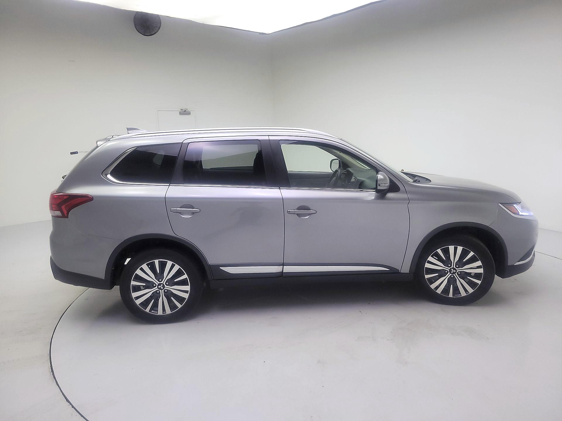 Thumbnail: 2019 Mitsubishi Outlander - 4