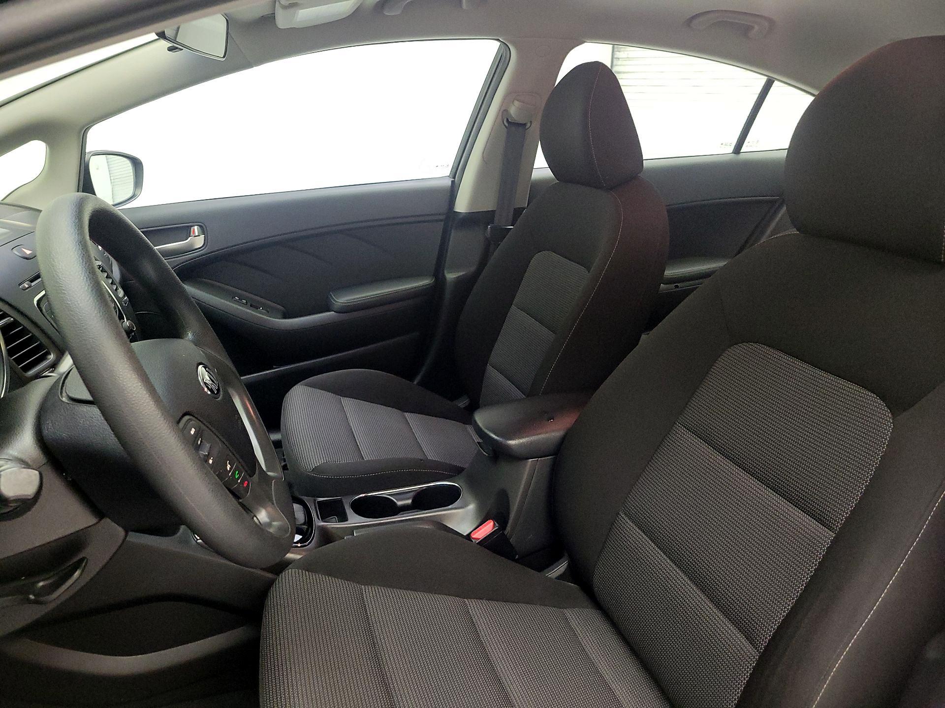 Thumbnail: 2017 Kia Forte - 9