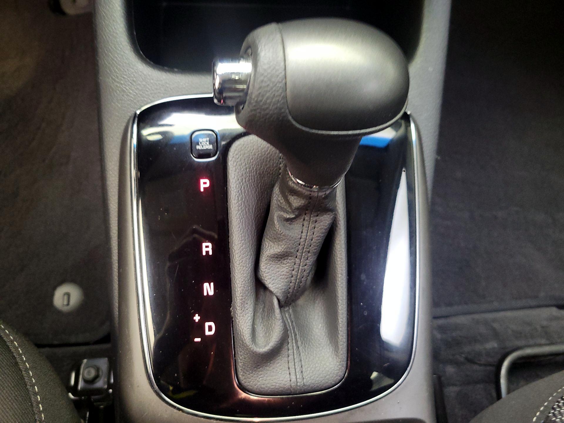 Thumbnail: 2017 Kia Forte - 14